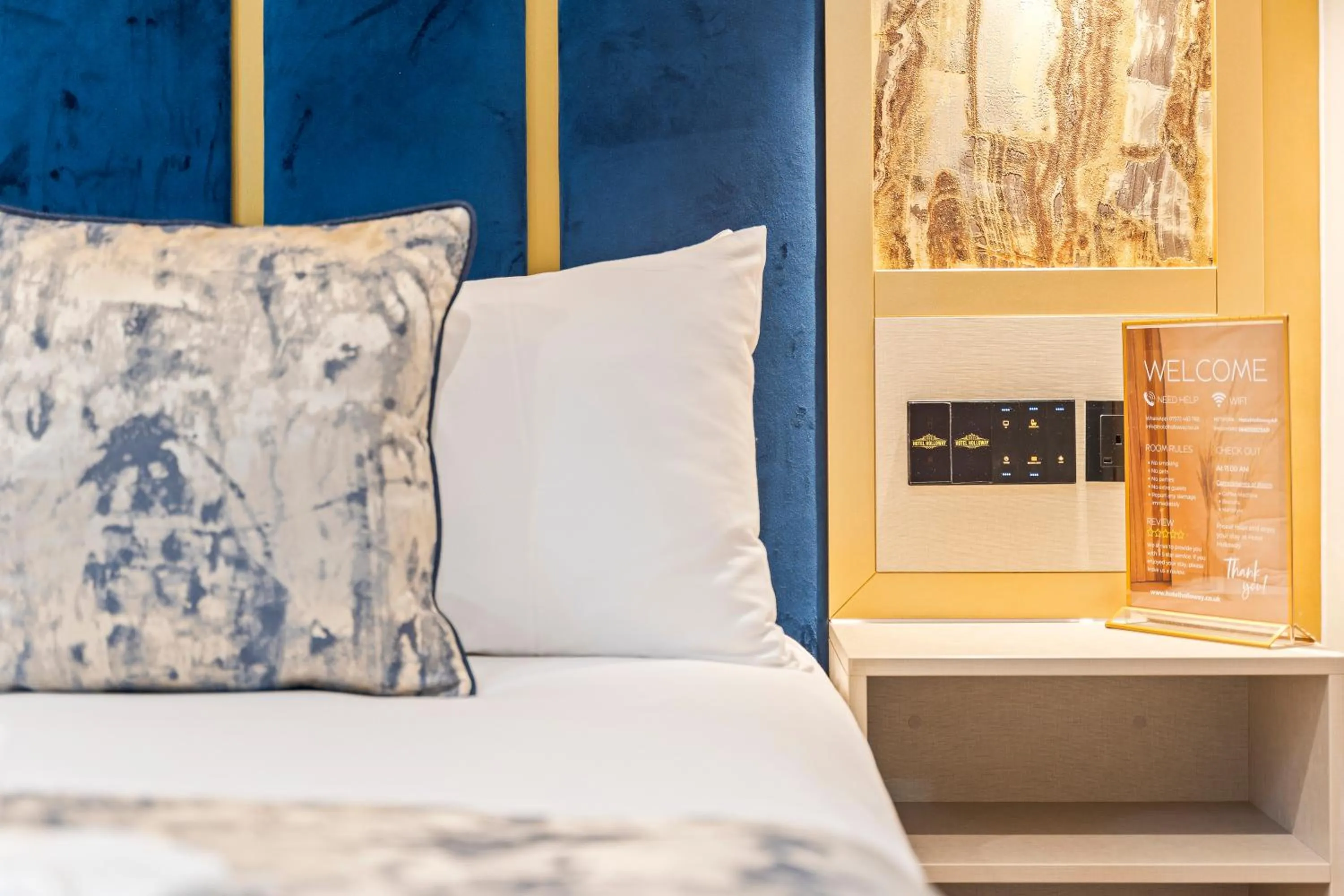 Bed in Hotel Holloway