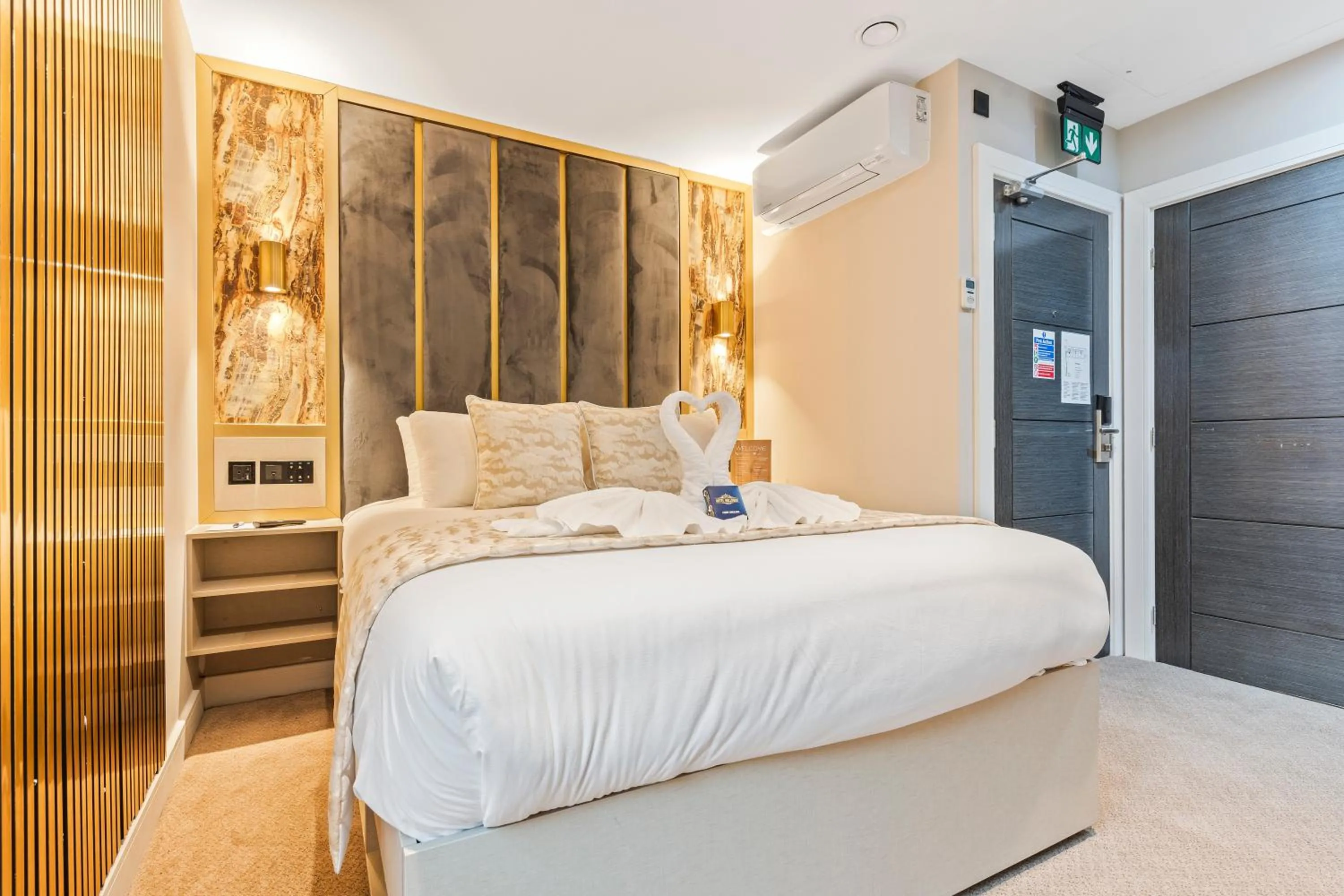 Bed in Hotel Holloway