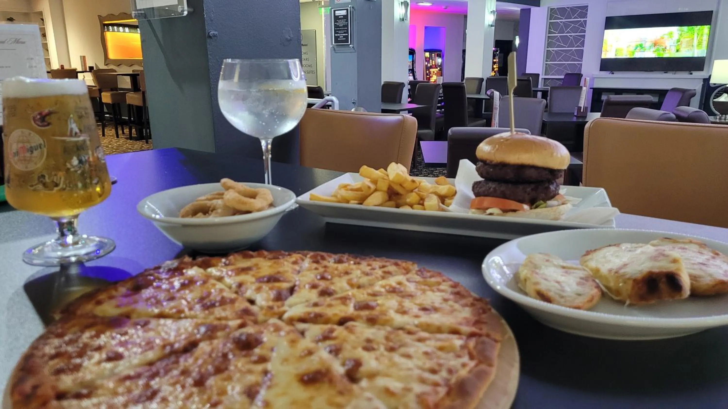 Restaurant/places to eat in Airport Hotel Manchester