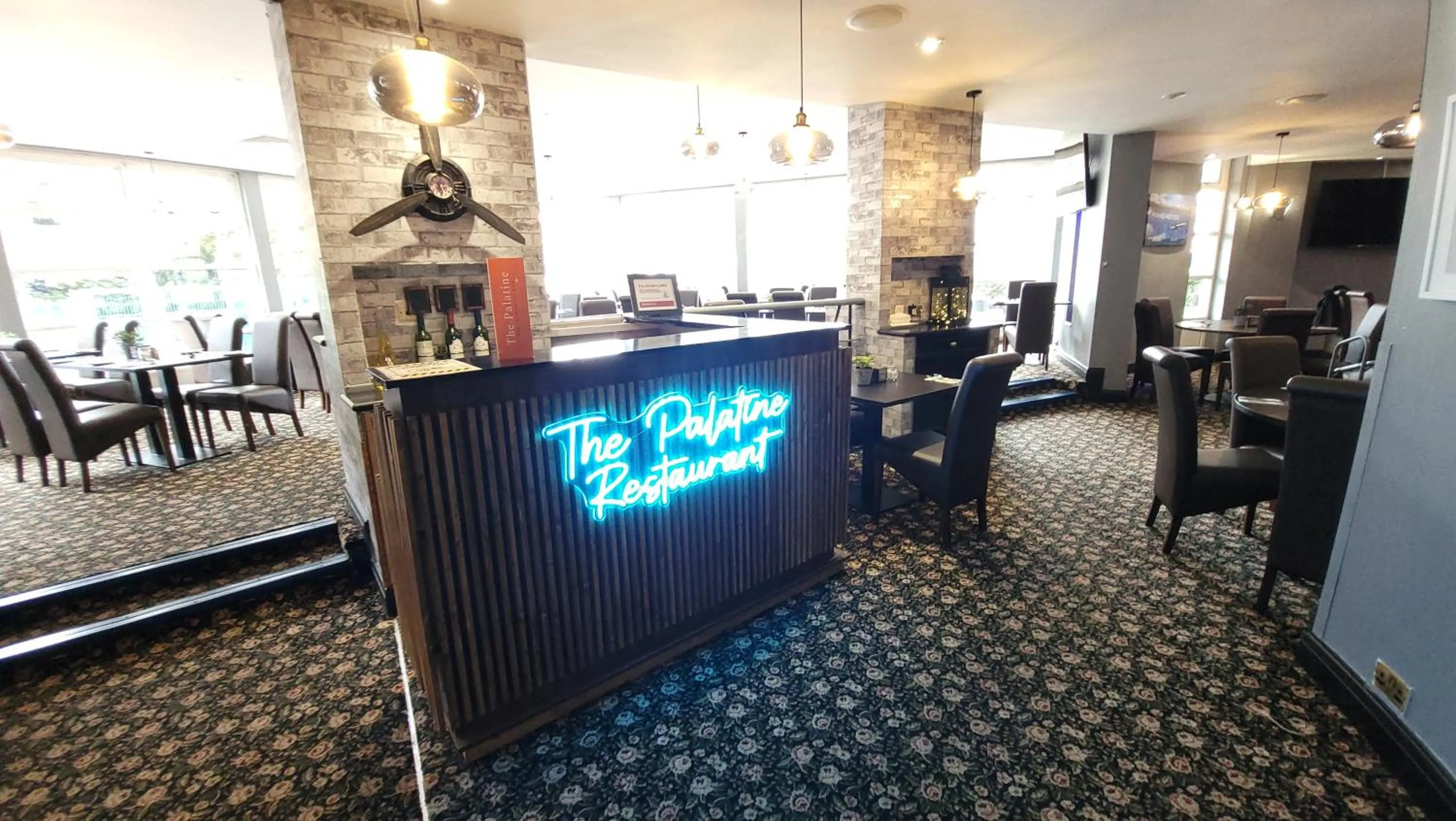 Restaurant/places to eat in Airport Hotel Manchester