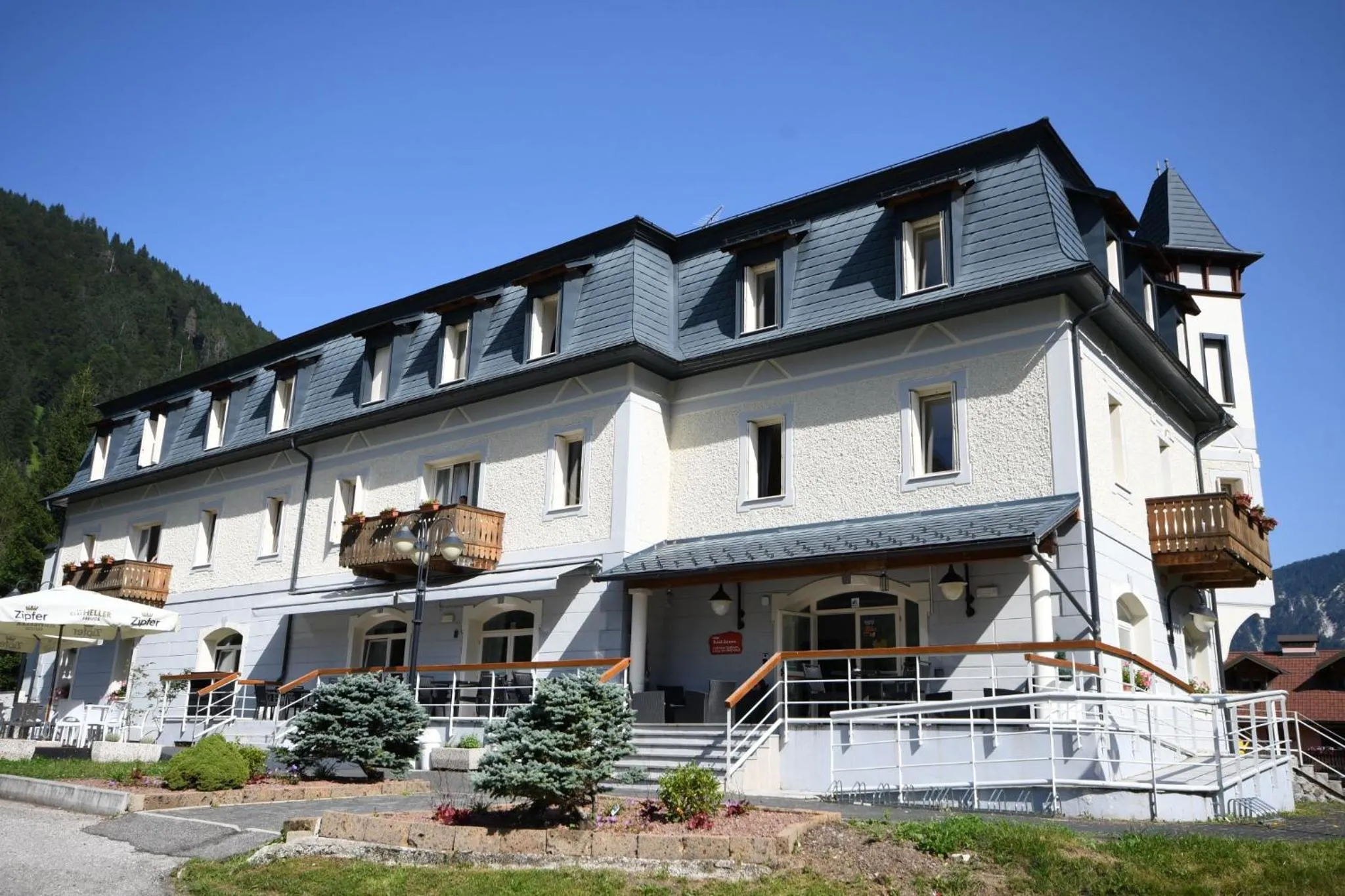 Property building in Hotel Saisera