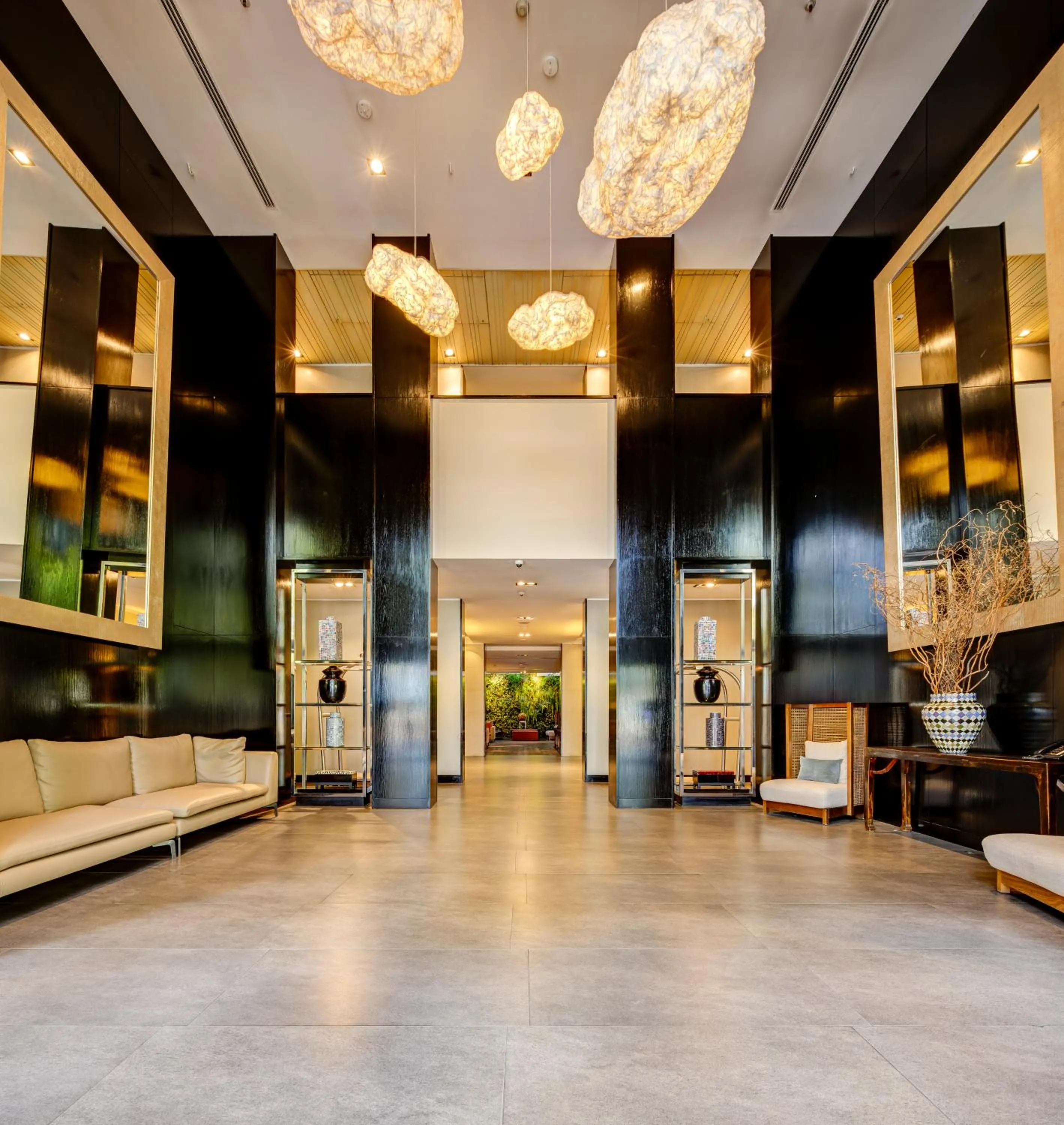 Lobby or reception in DoubleTree by Hilton Santiago - Vitacura