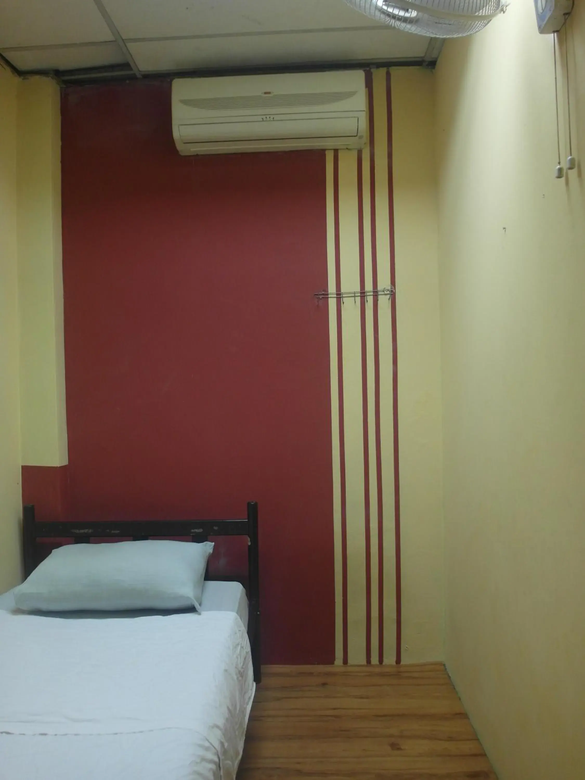 Single Room with Shared Bathroom (Air Conditioning) - single occupancy in Oasis Guest House Single Room with Shared Bathroom (Air Conditioning) - single occupancy in Oasis Guest House