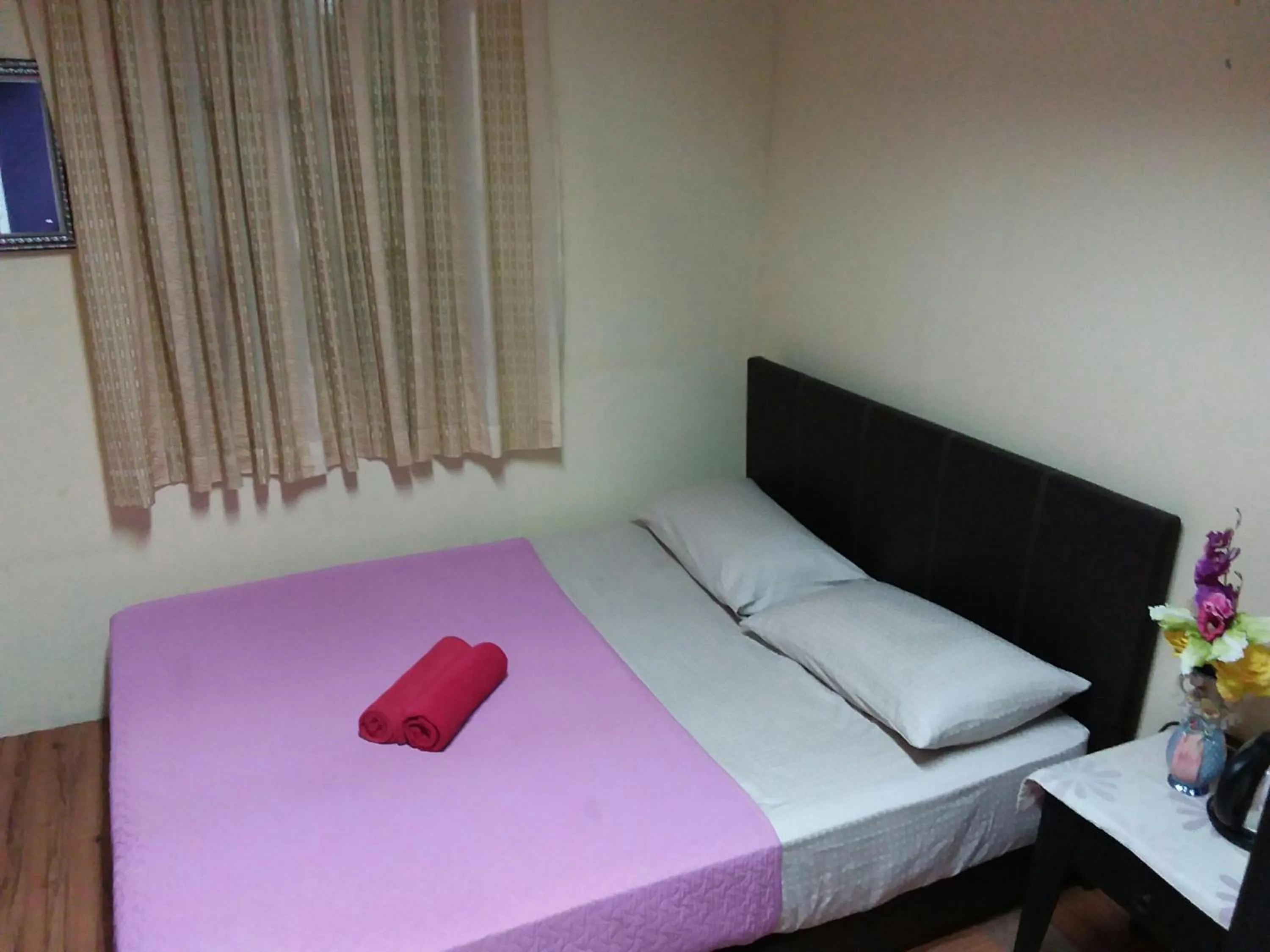Bed in Oasis Guest House
