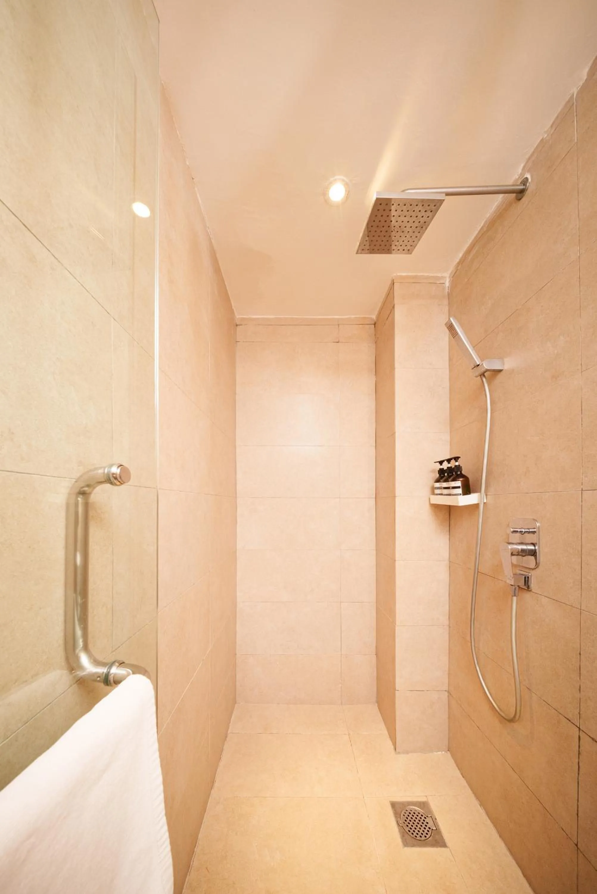 Shower in The Mesui Hotel Bukit Bintang
