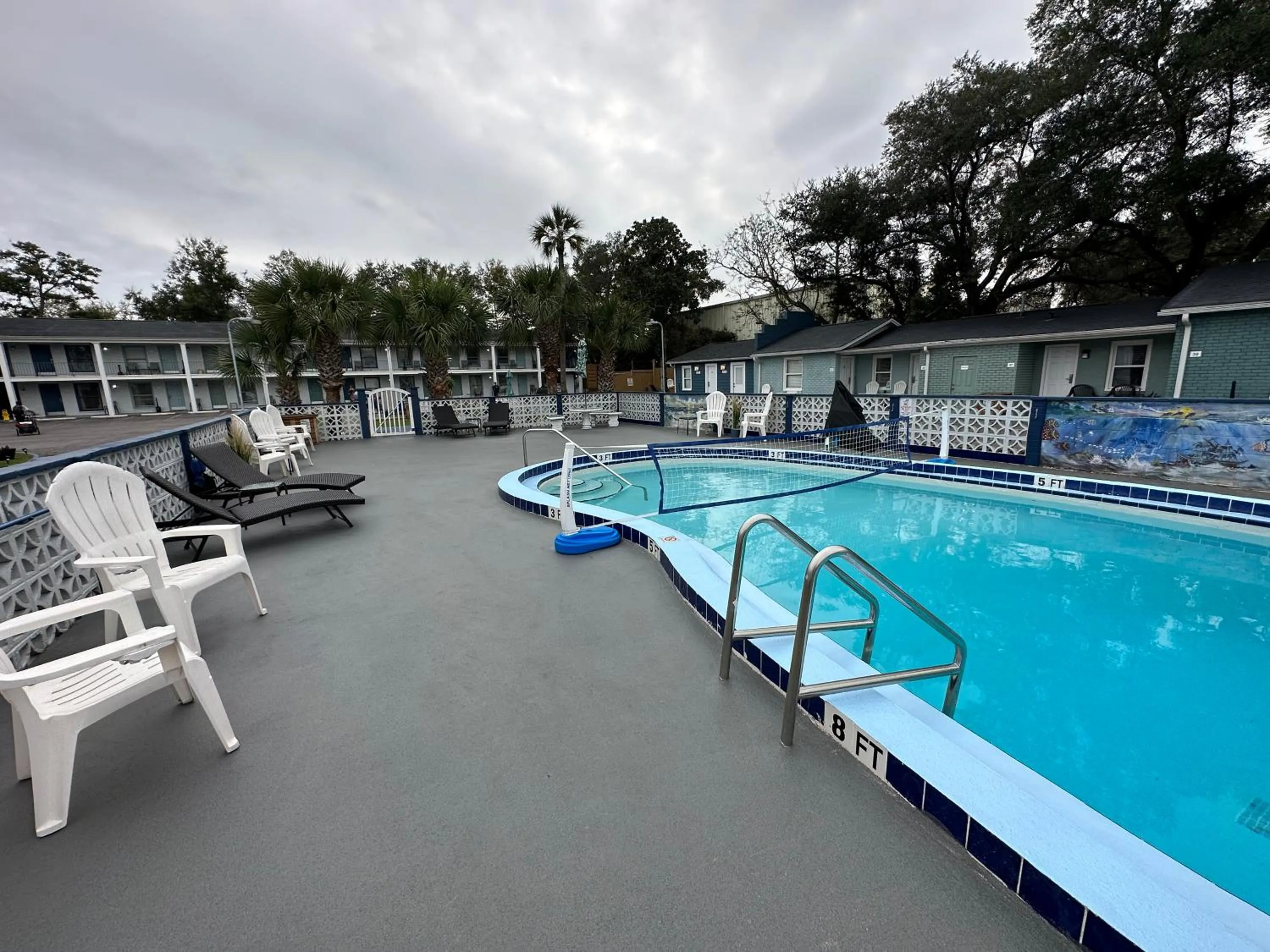 Swimming pool in Gulf Coast Inn