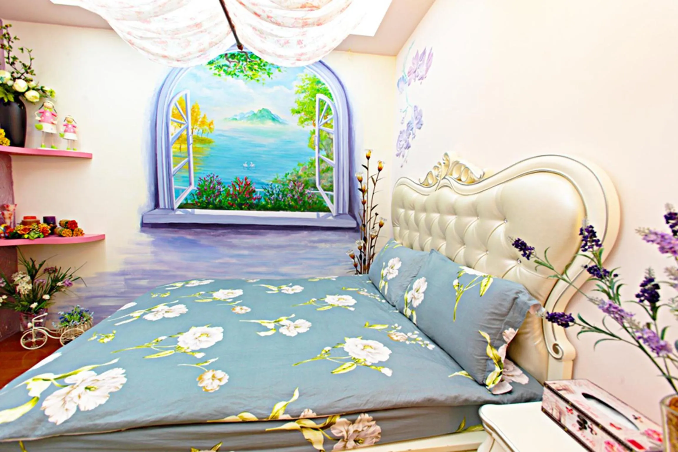 Photo of the whole room, Bed in 3D Sunflower Embossed B&B