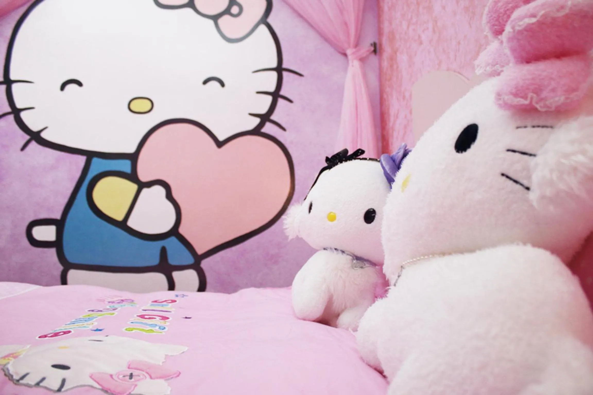 Photo of the whole room in 3D Sunflower Embossed B&B