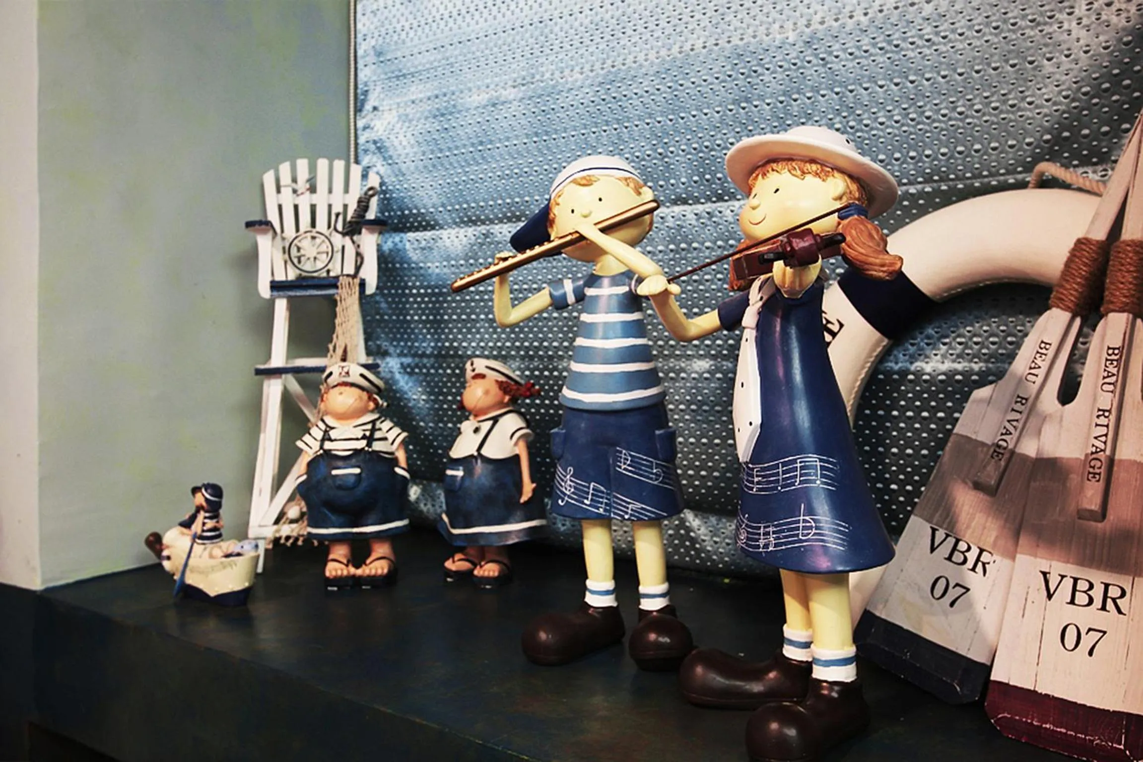 Decorative detail in 3D Sunflower Embossed B&B