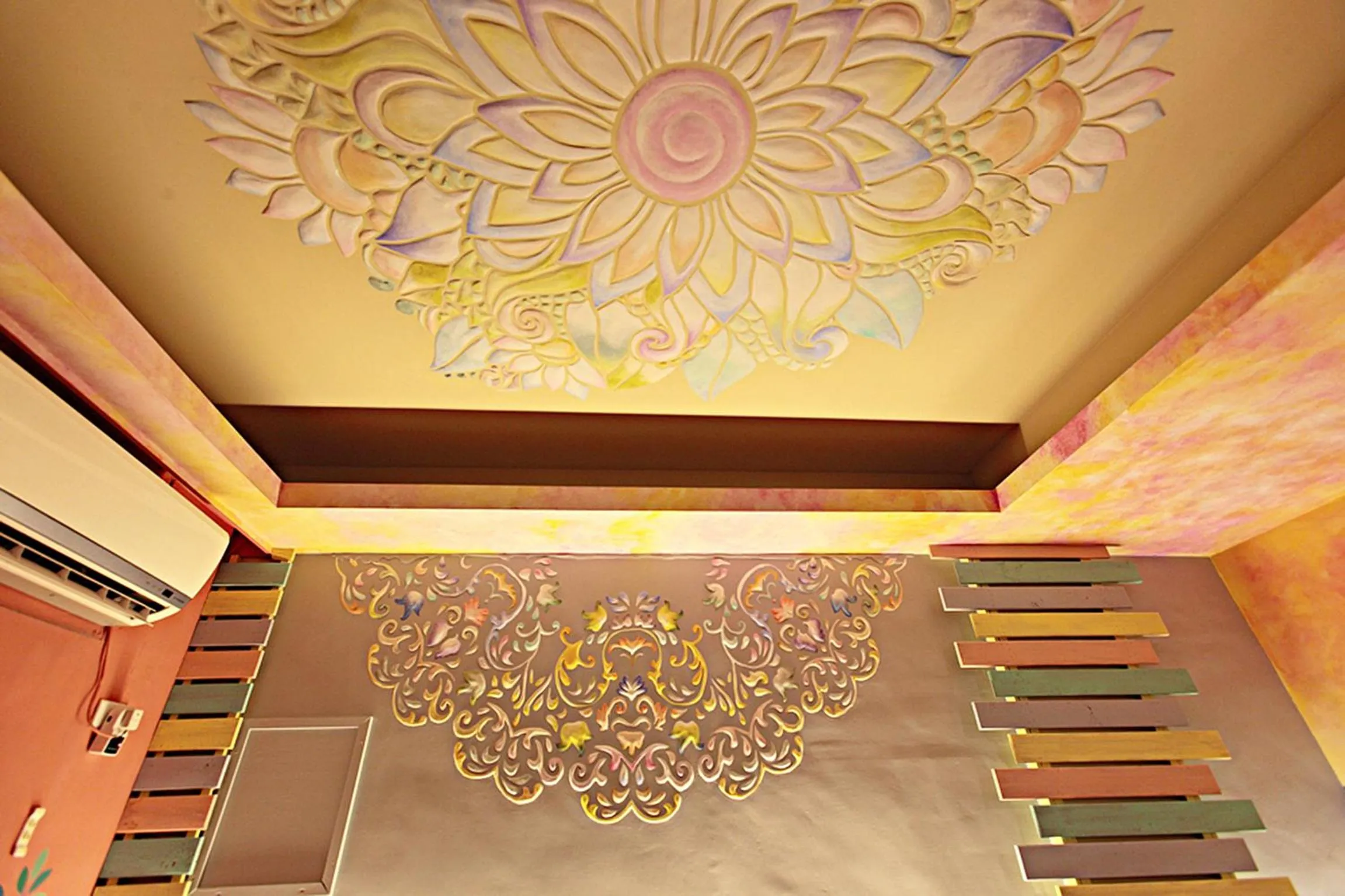 Decorative detail in 3D Sunflower Embossed B&B