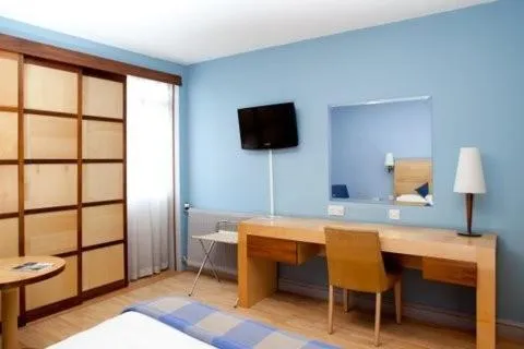 Day, Bed in Roebuck Inn