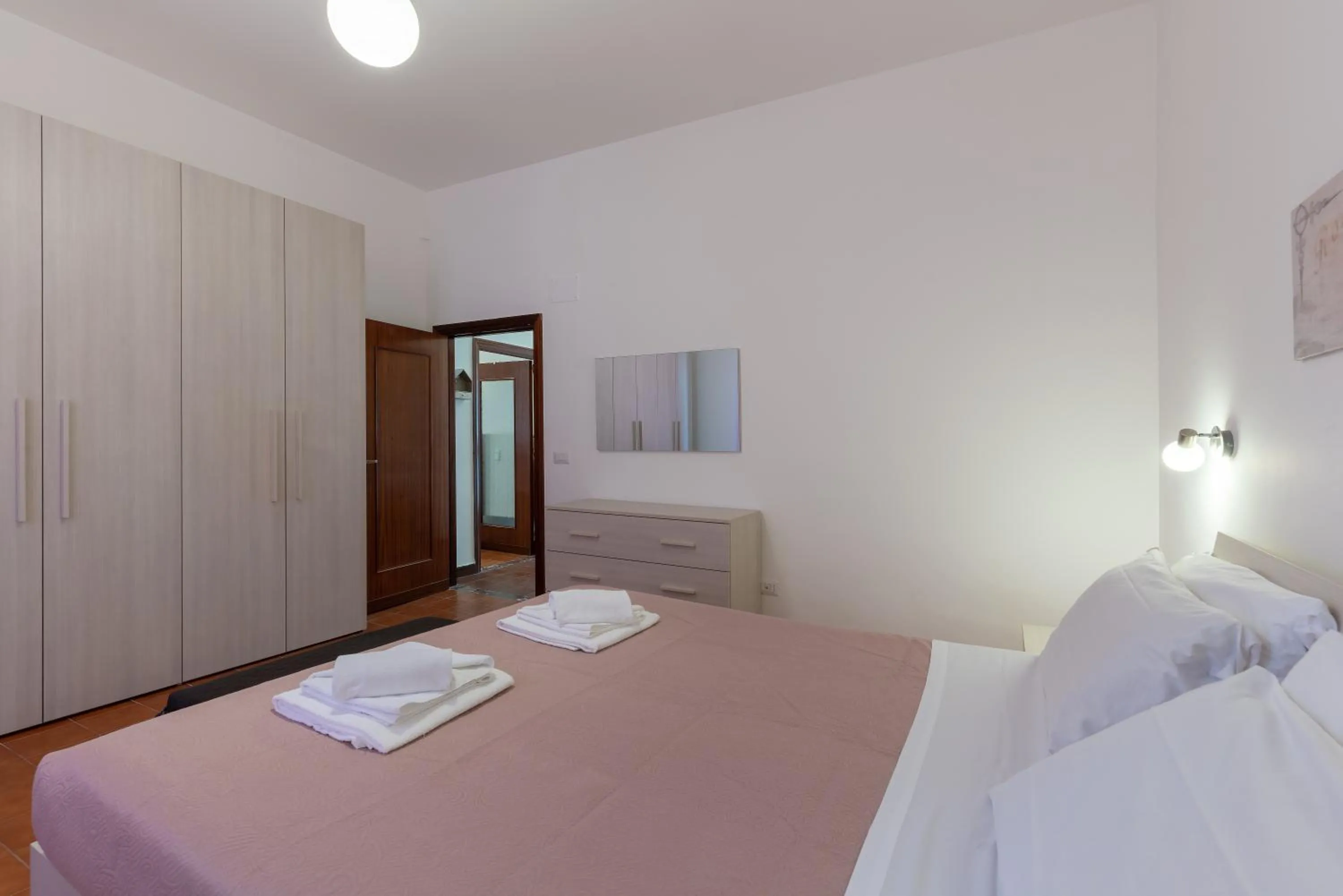 Photo of the whole room, Bed in Evelina in Trastevere
