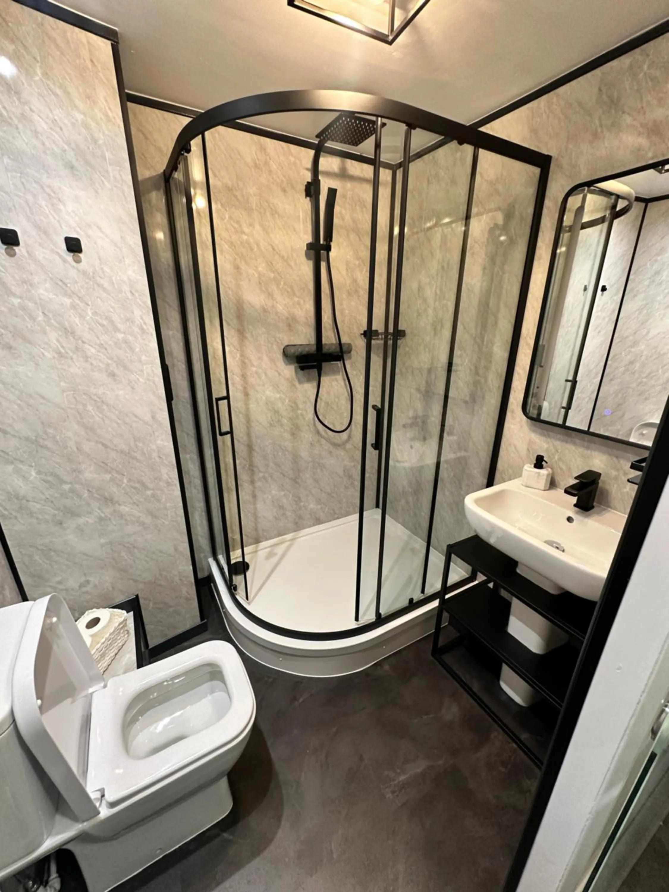 Bathroom in Sporting Lodge Inn Middlesbrough