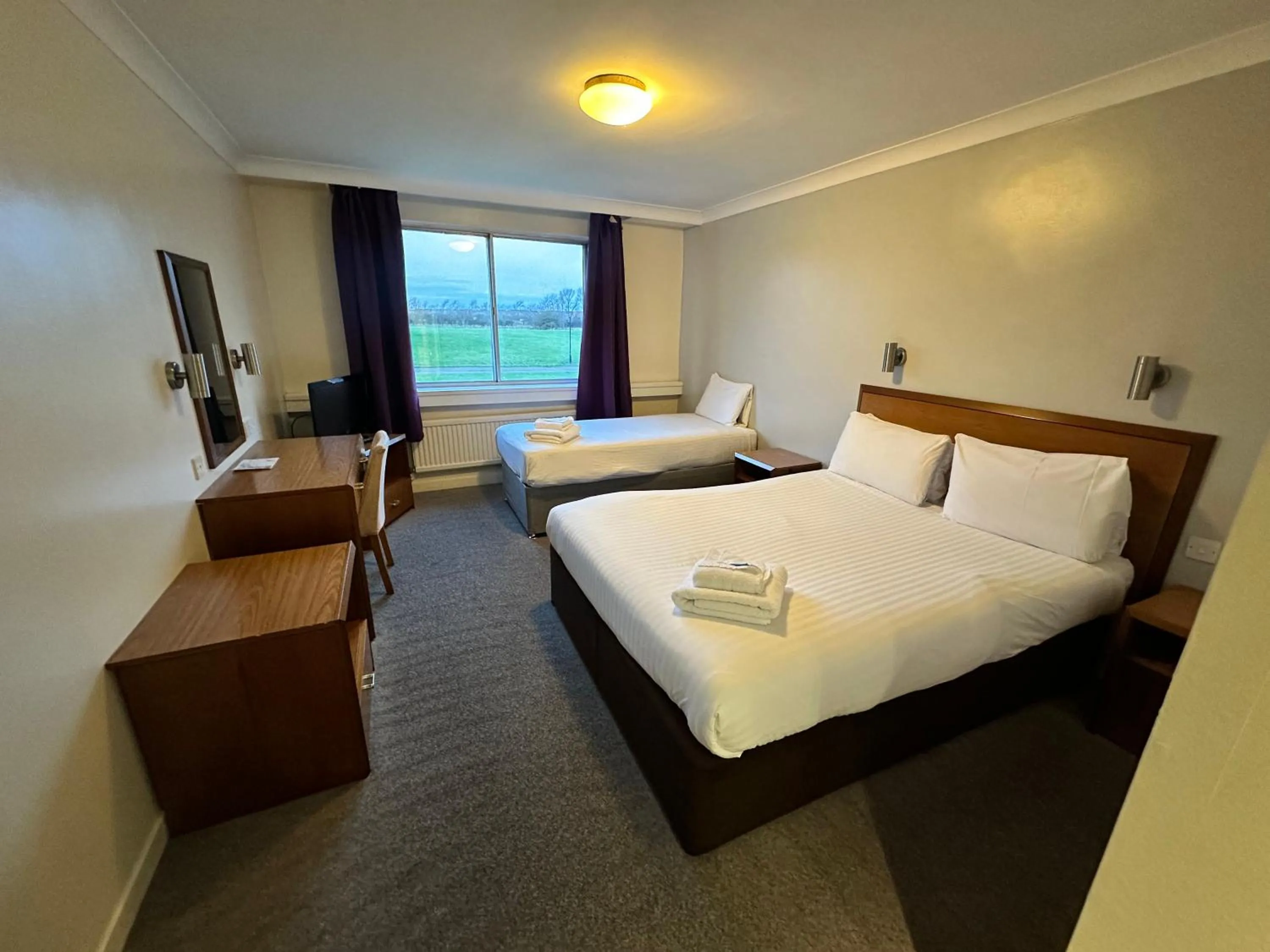 Photo of the whole room, Bed in Sporting Lodge Inn Middlesbrough