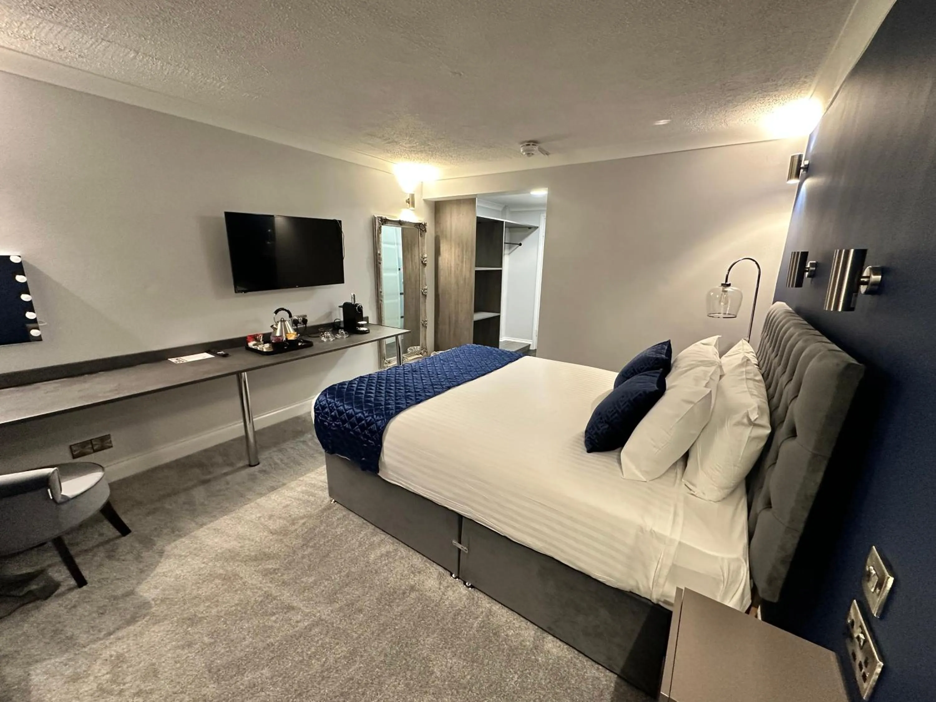 Photo of the whole room, Bed in Sporting Lodge Inn Middlesbrough