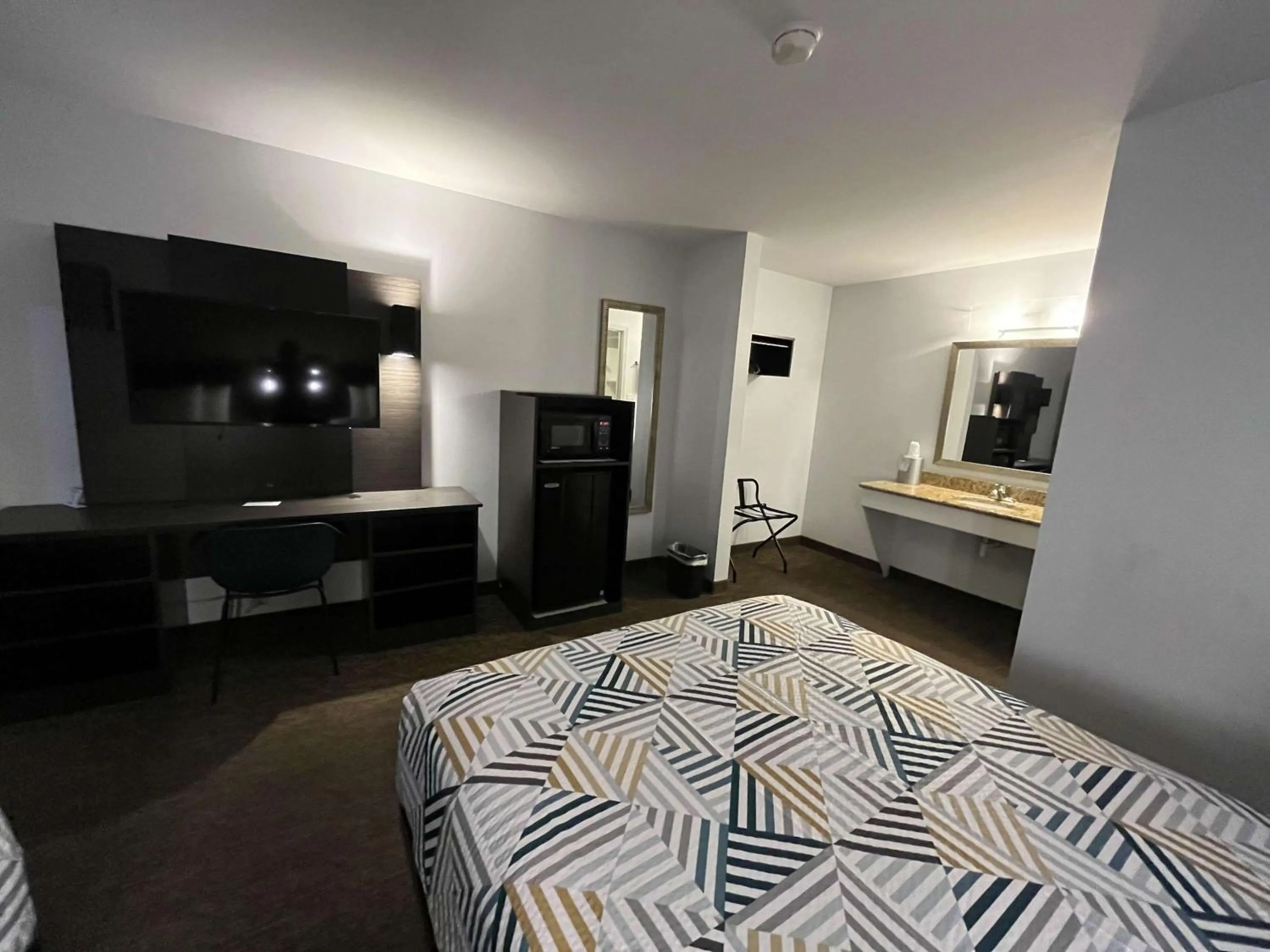 Bedroom, Bed in Motel 6 Junction, TX Llano River