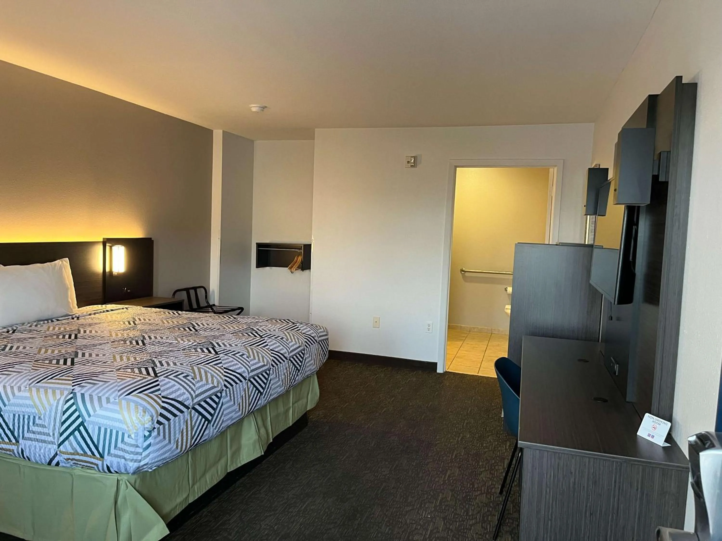 Bedroom, Bed in Motel 6 Junction, TX Llano River