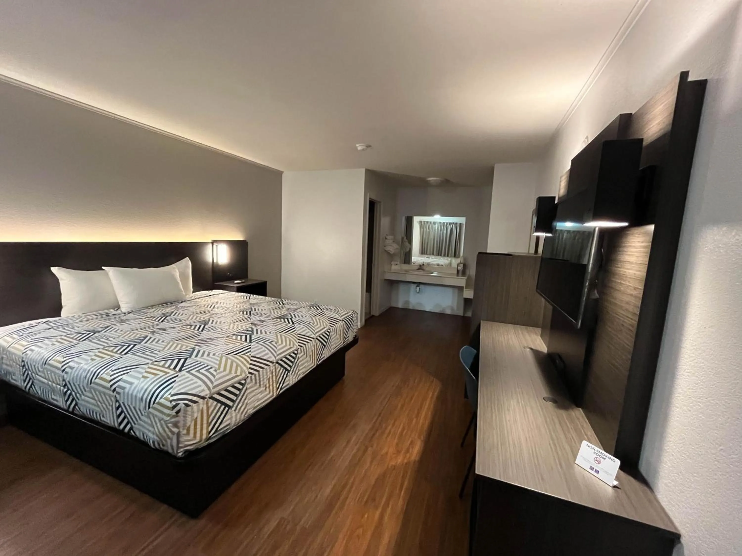 Bedroom, Bed in Motel 6 Junction, TX Llano River