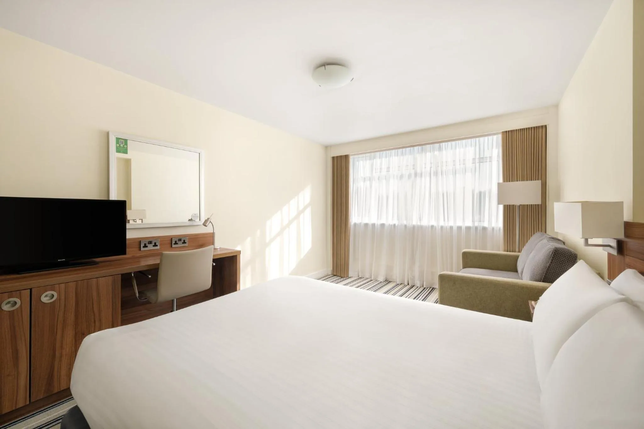 Photo of the whole room, Bed in Holiday Inn York by IHG