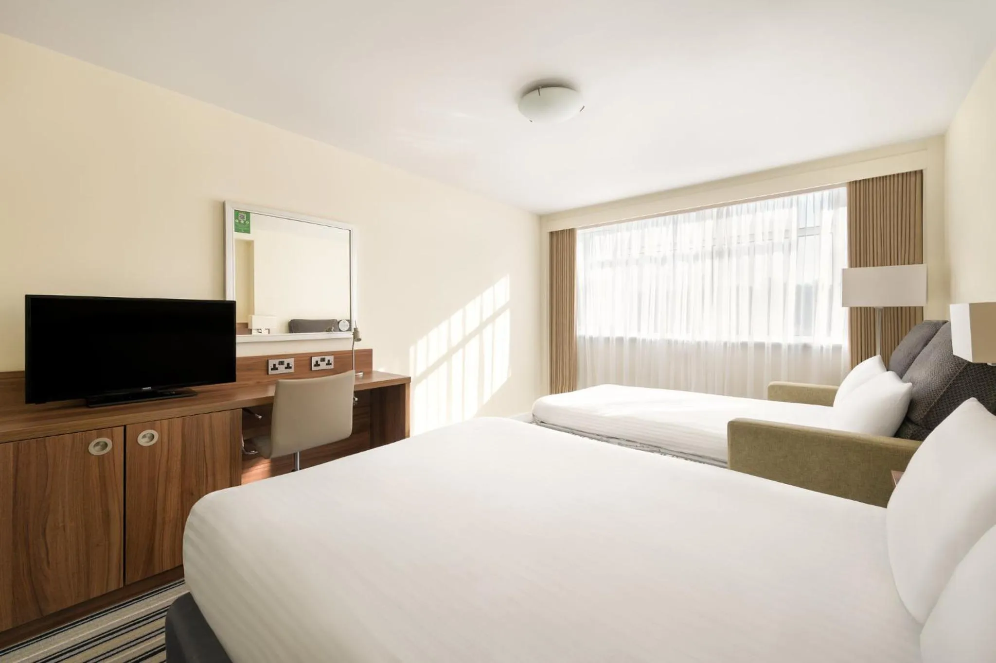 Photo of the whole room, Bed in Holiday Inn York by IHG