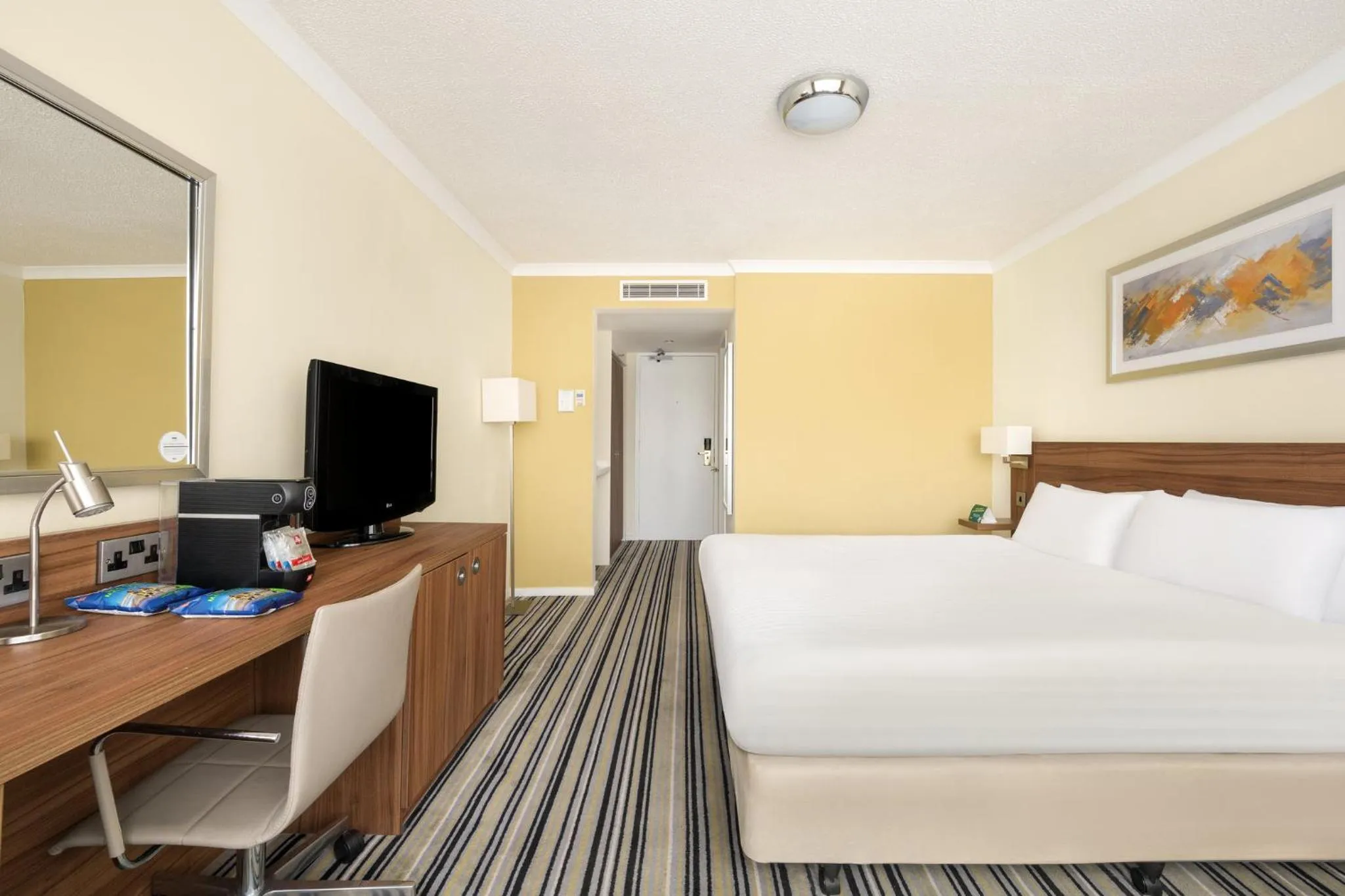 Photo of the whole room, Bed in Holiday Inn York by IHG