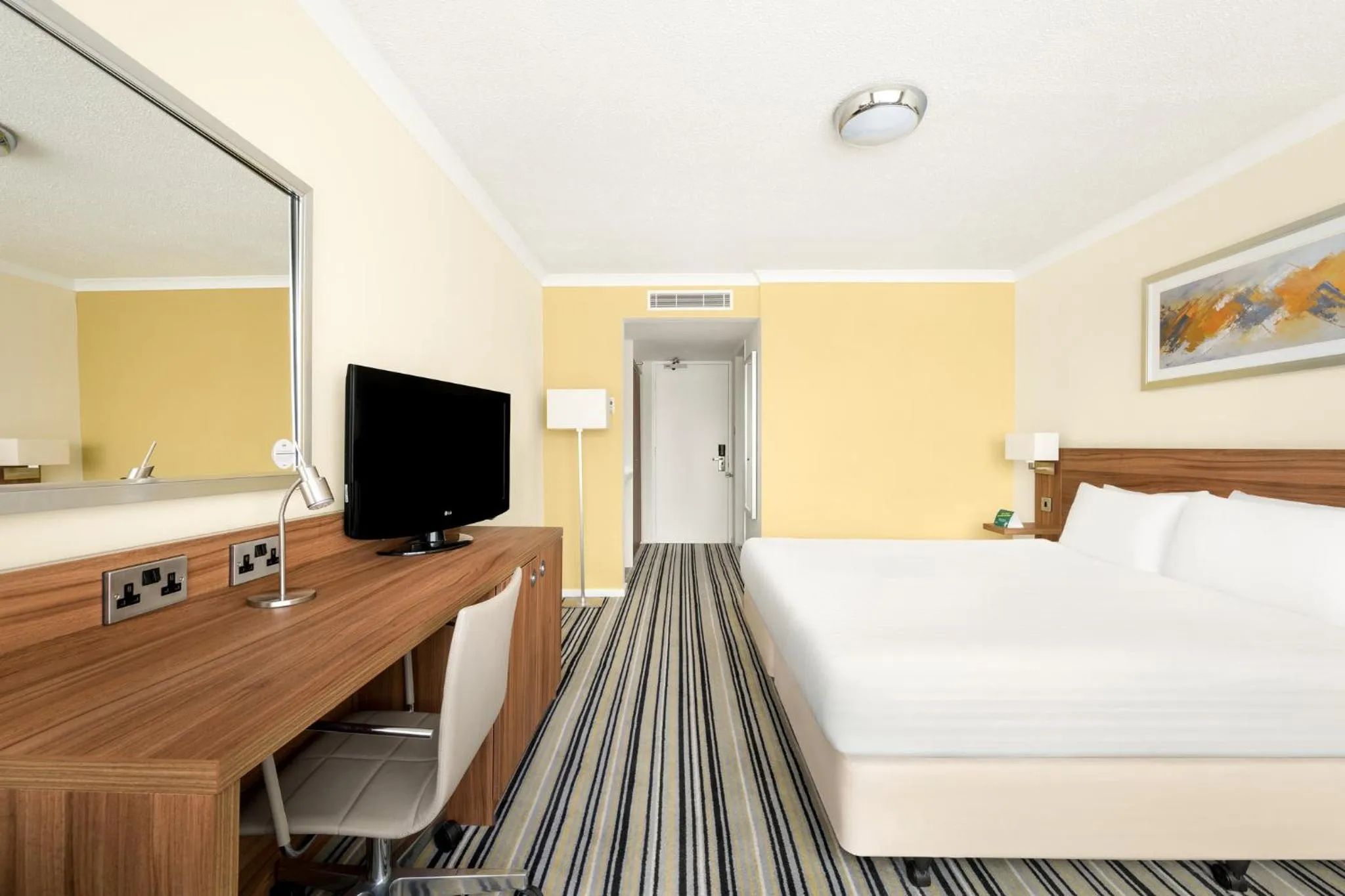 Photo of the whole room, Bed in Holiday Inn York by IHG