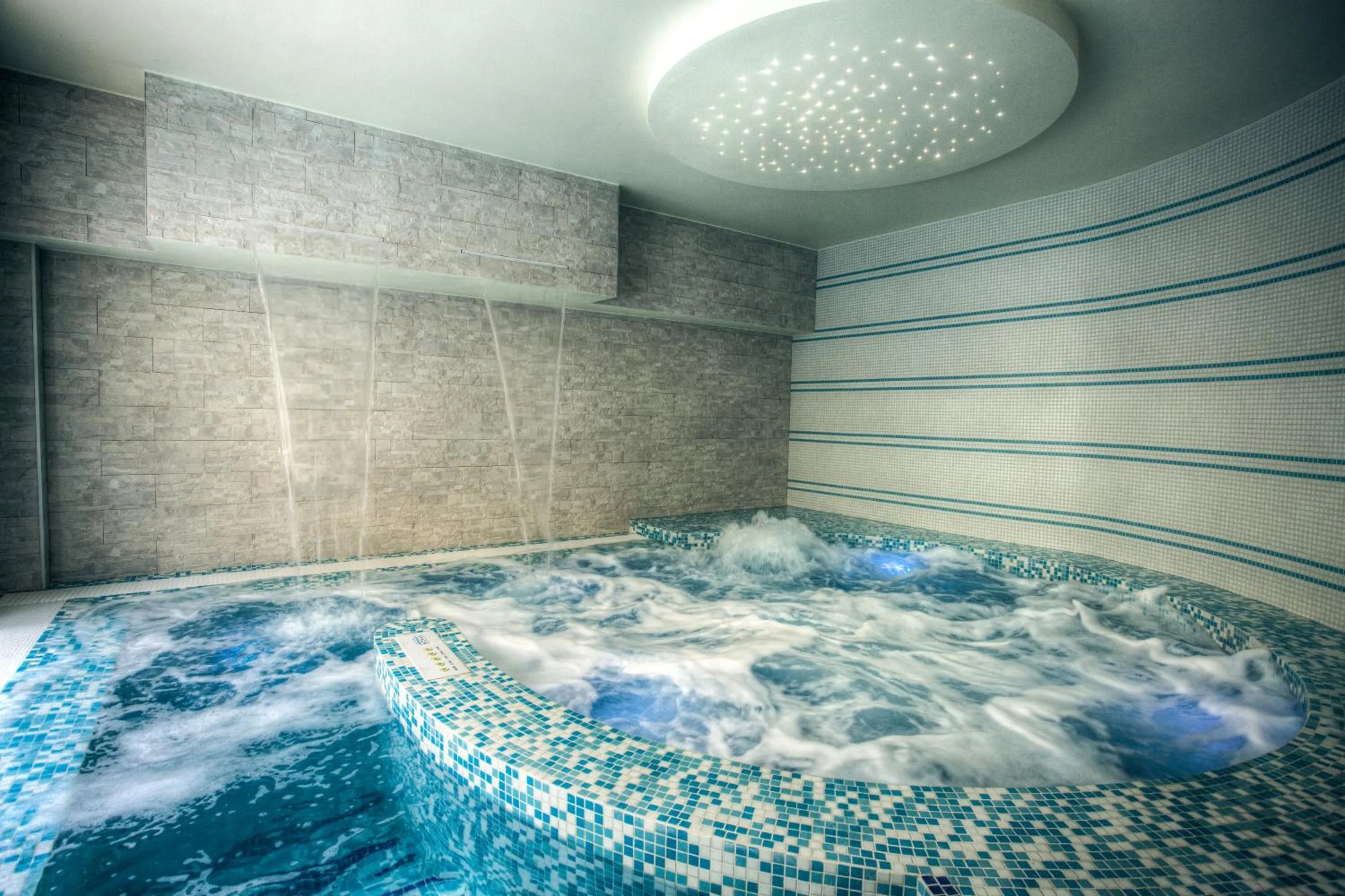 Hot Tub in Hotel Il Duca Del Montefeltro