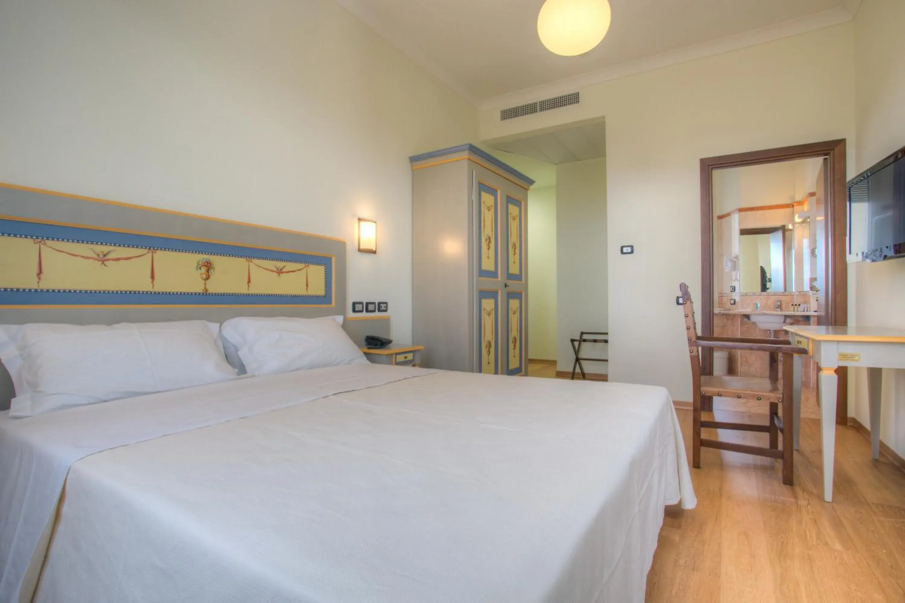 Superior Double or Twin Room - single occupancy in Hotel Il Duca Del Montefeltro Superior Double or Twin Room - single occupancy in Hotel Il Duca Del Montefeltro