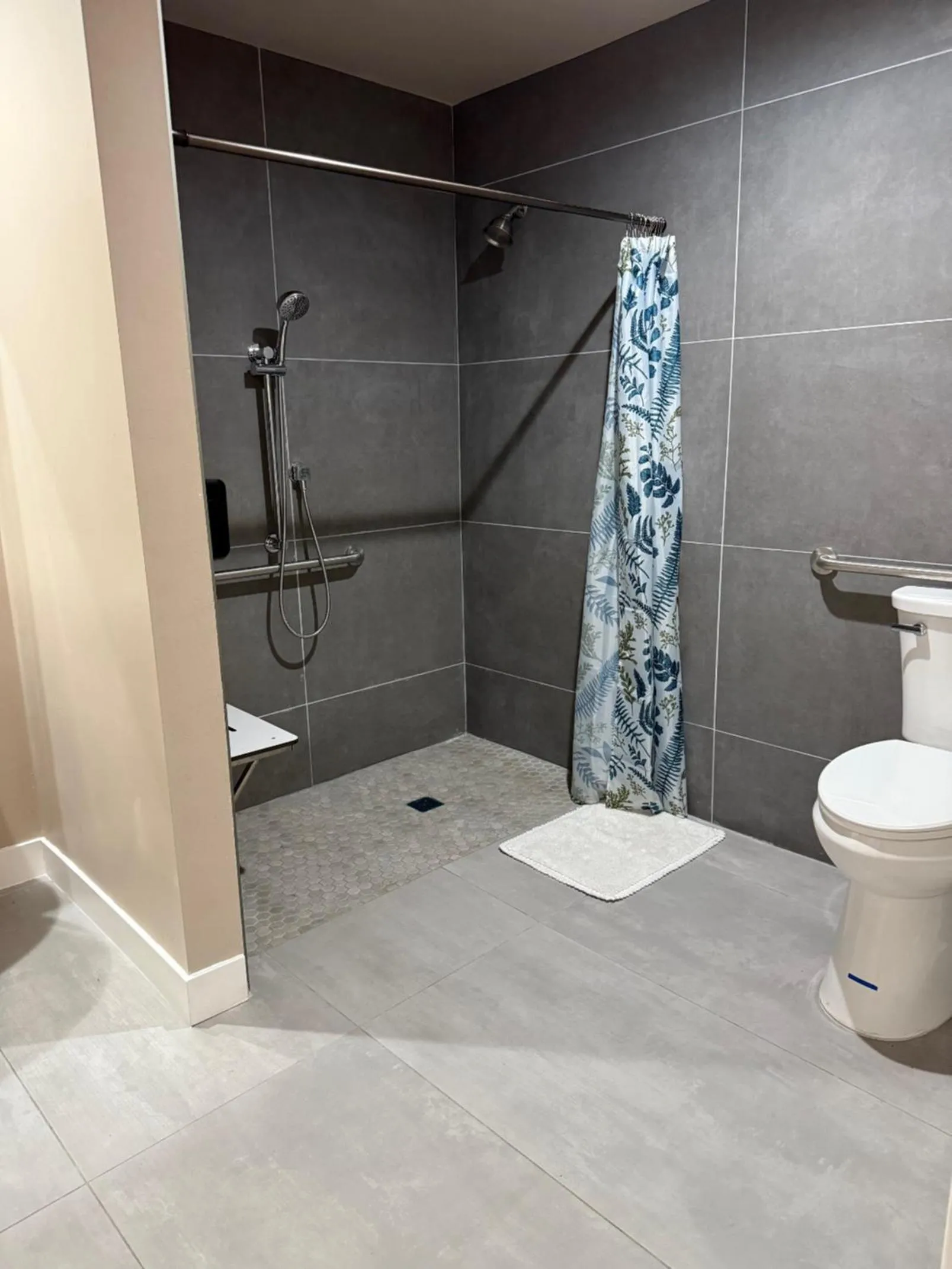Queen Room - Disability Access in Valley Motel El Cajon San Diego