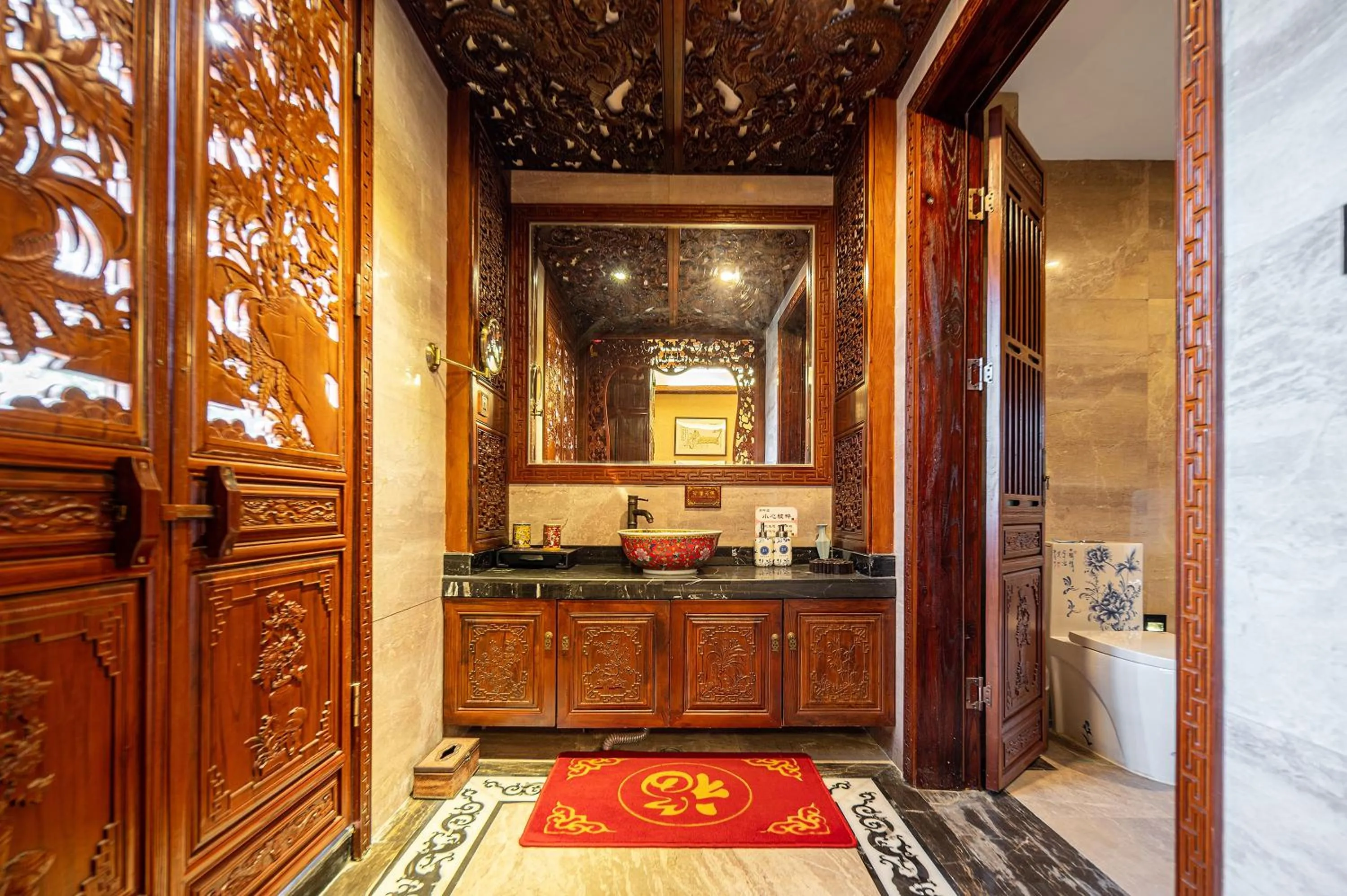 Toilet in ChengDu Wuhou Temple Han Dynasty Hotel