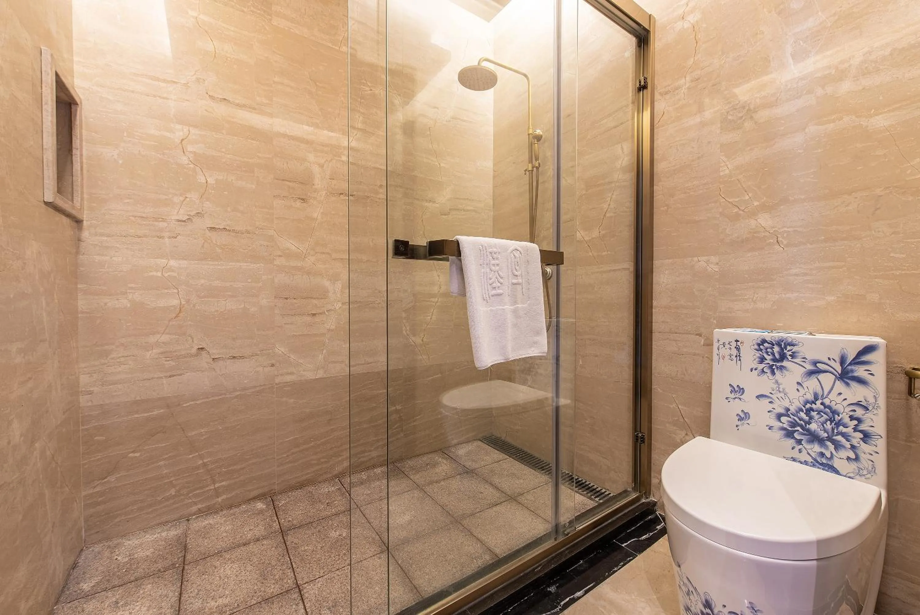 Shower in ChengDu Wuhou Temple Han Dynasty Hotel