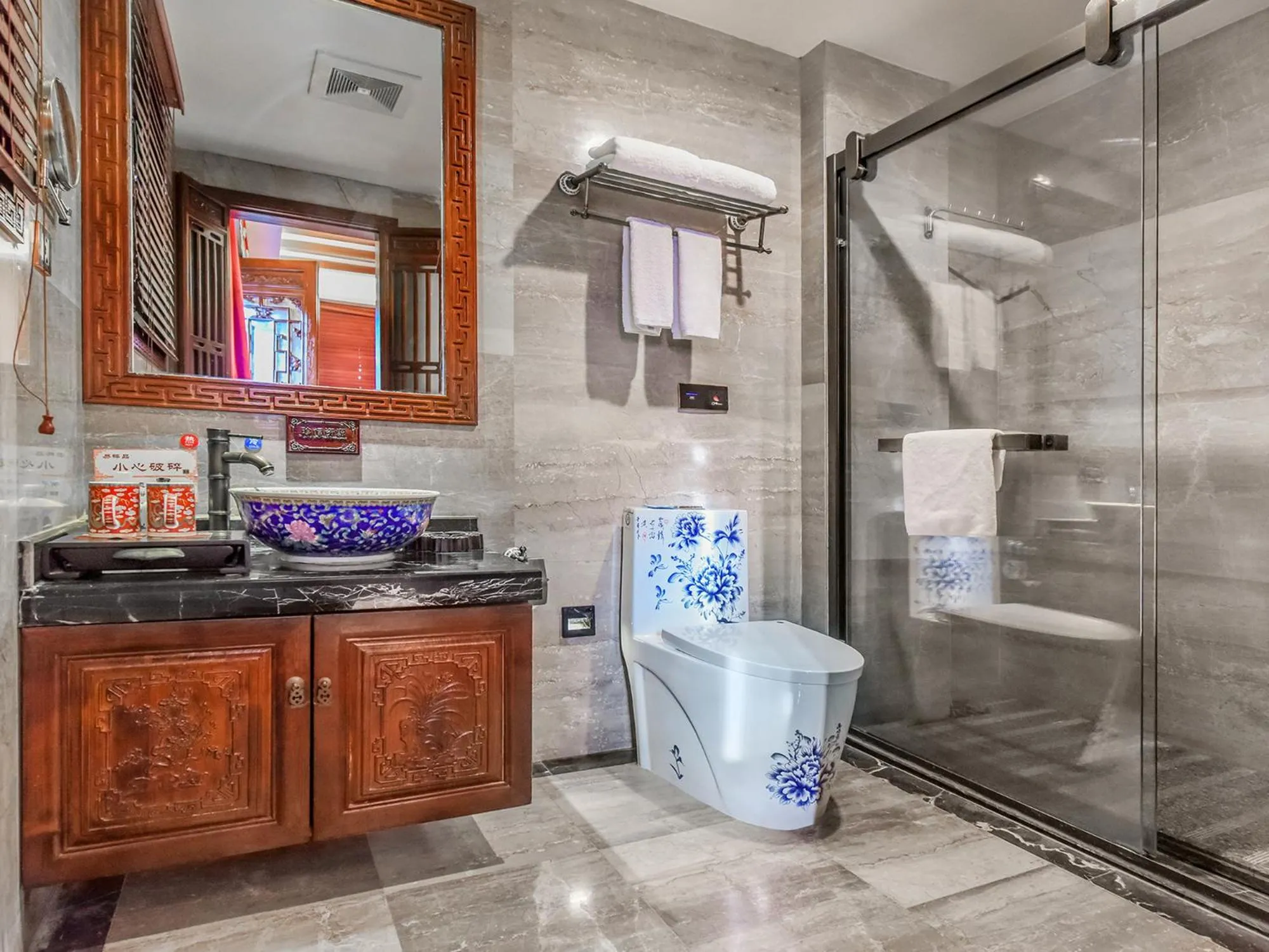 Shower in ChengDu Wuhou Temple Han Dynasty Hotel