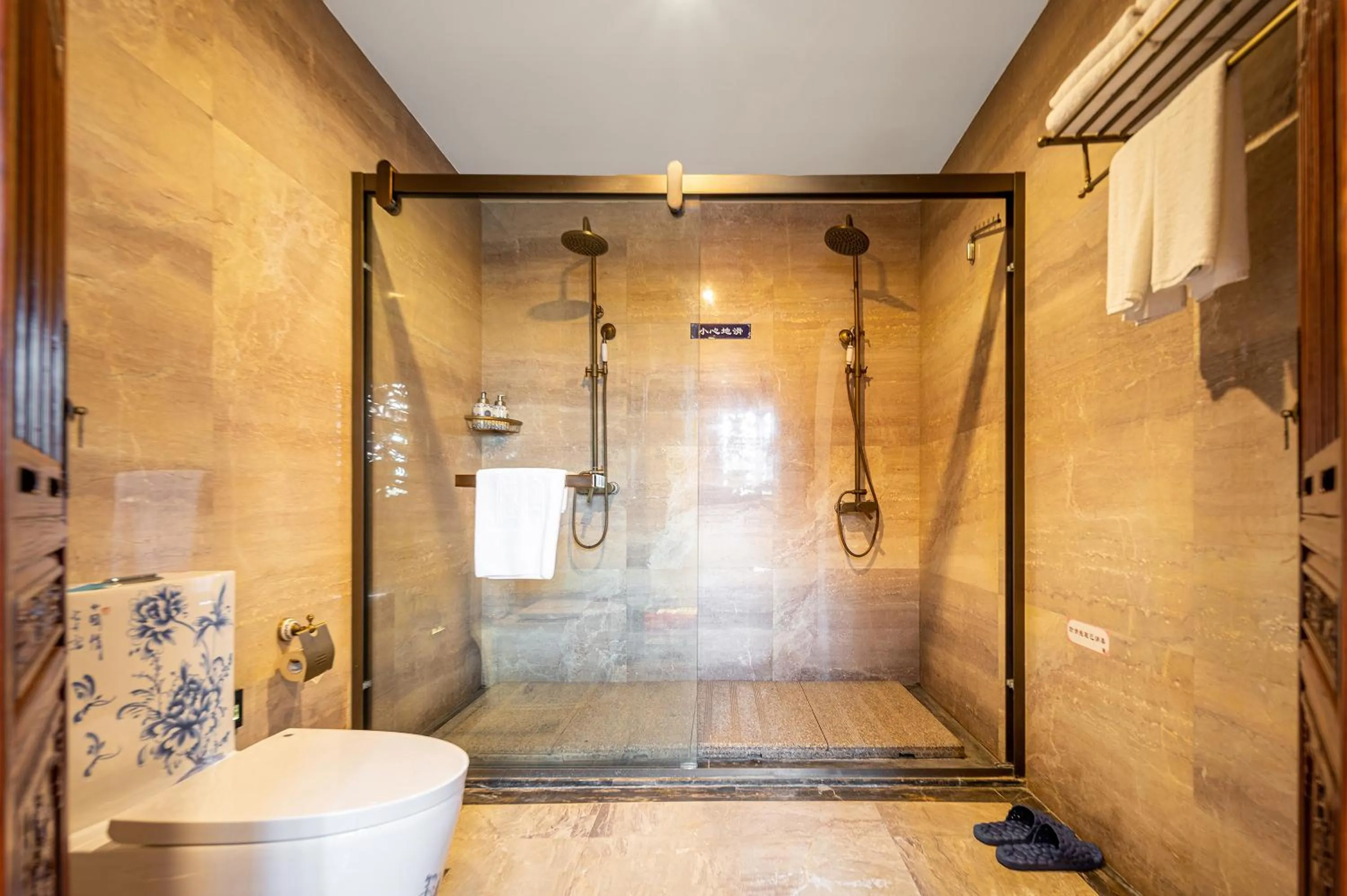 Shower in ChengDu Wuhou Temple Han Dynasty Hotel