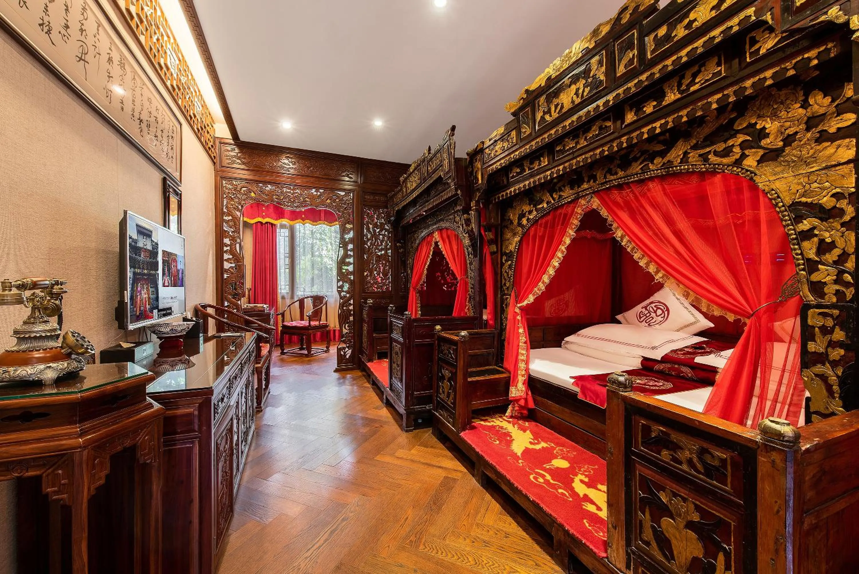 Photo of the whole room, Bed in ChengDu Wuhou Temple Han Dynasty Hotel