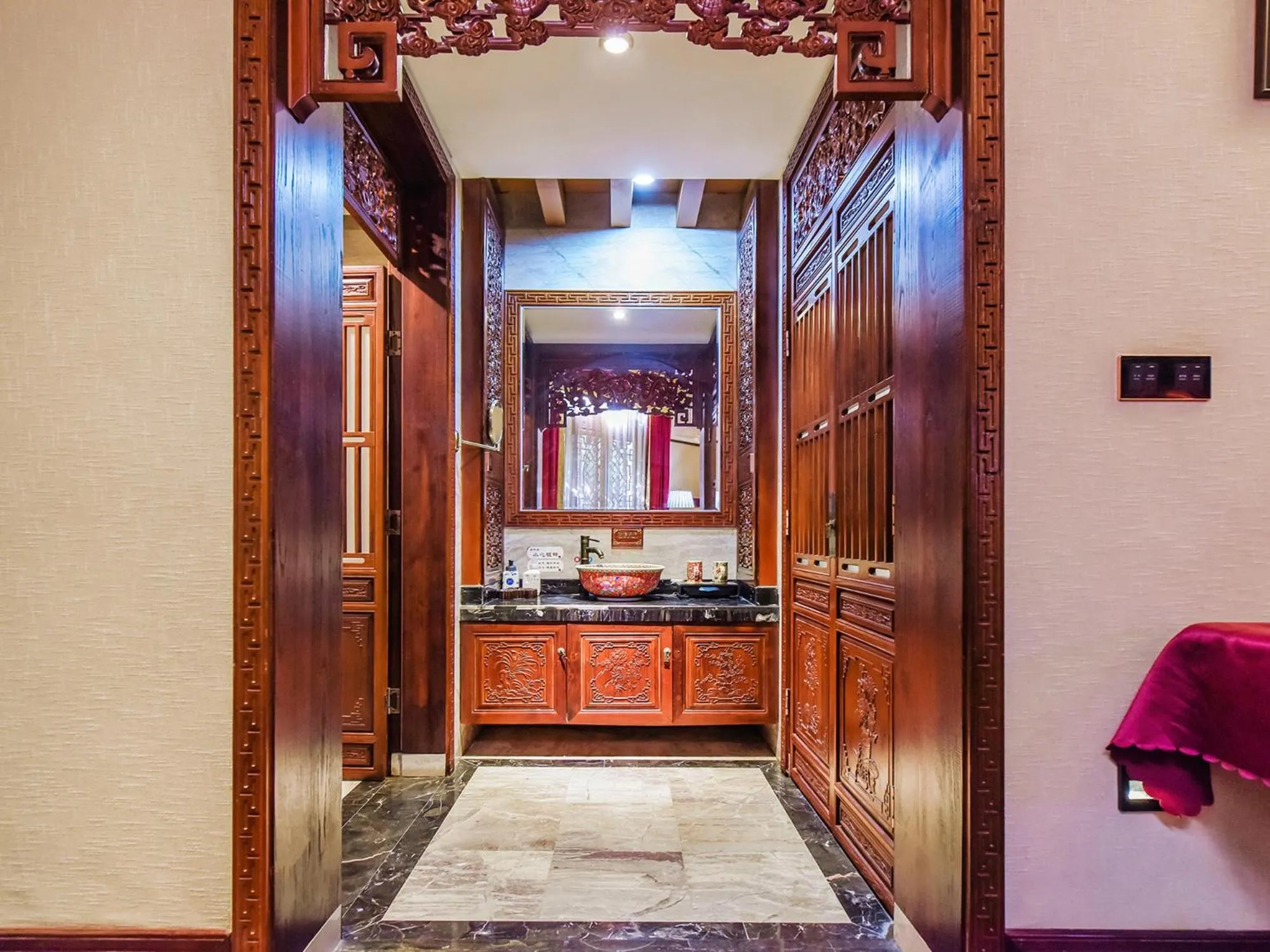 wardrobe in ChengDu Wuhou Temple Han Dynasty Hotel