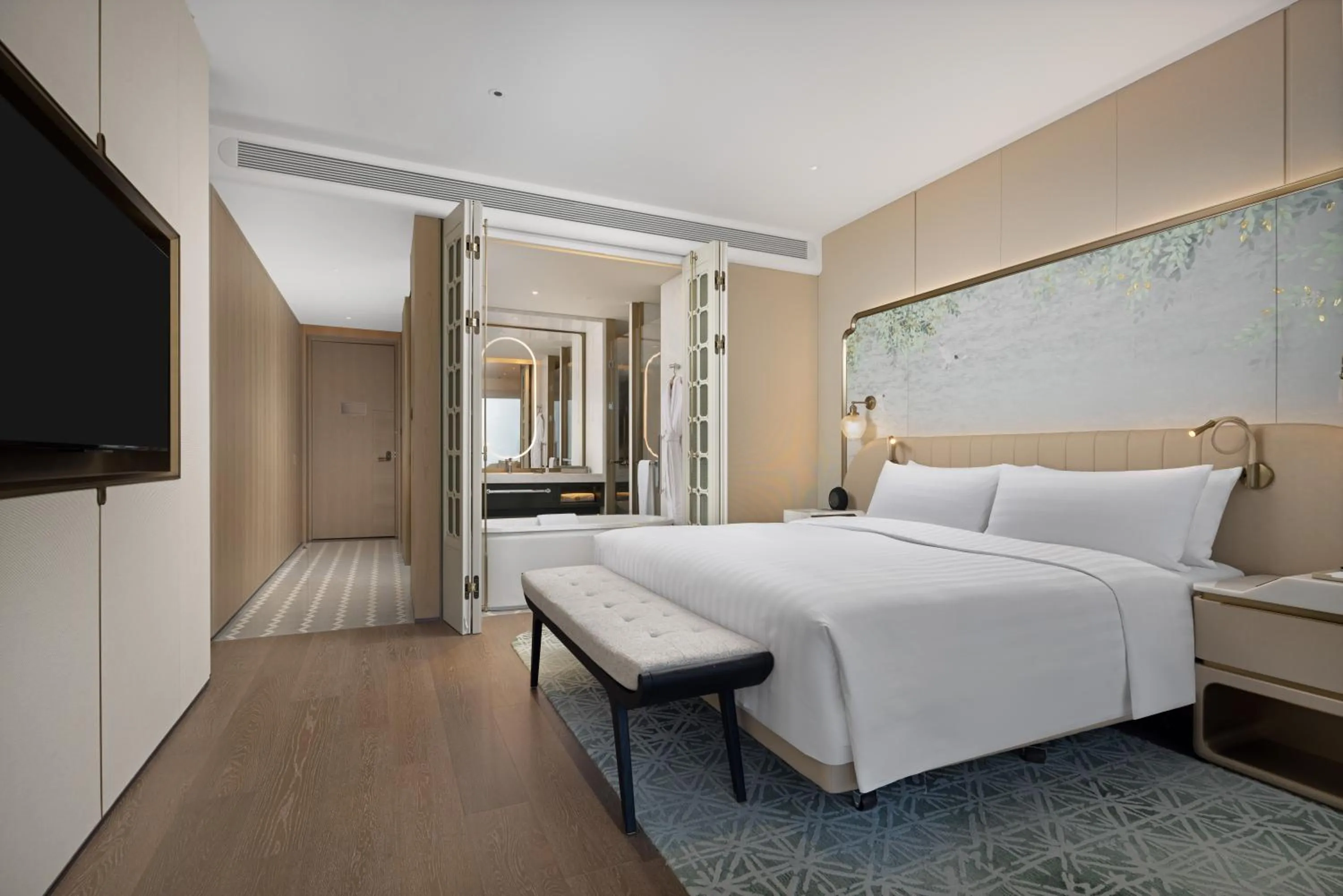 Horizon King Room (Enjoy Horizon Club Executive Benefits & Mini-bar) in Shangri-La Nanshan, Shenzhen, Stay for 2 consecutive nights and enjoy breakfast