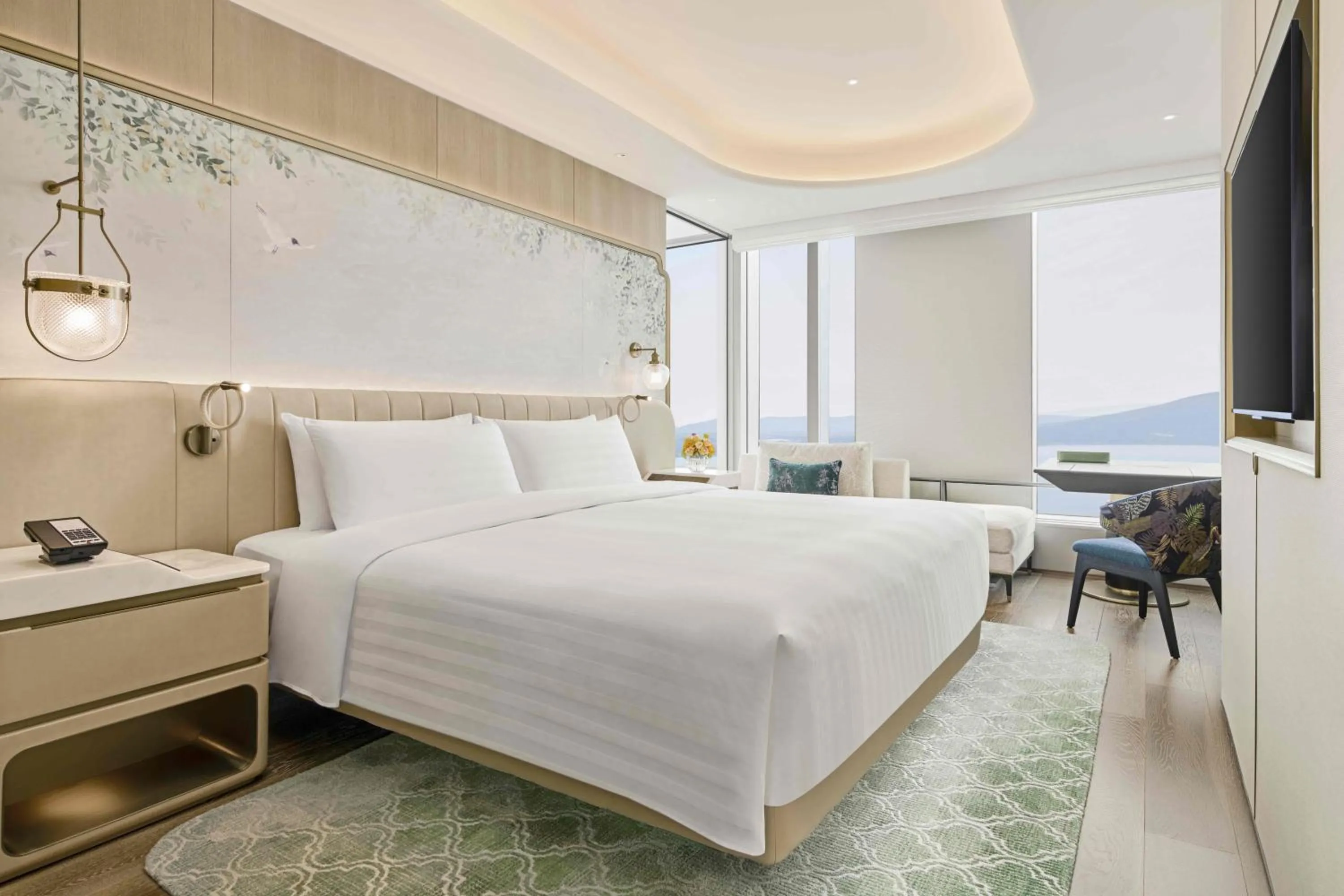 Photo of the whole room, Bed in Shangri-La Nanshan, Shenzhen, Stay for 2 consecutive nights and enjoy breakfast