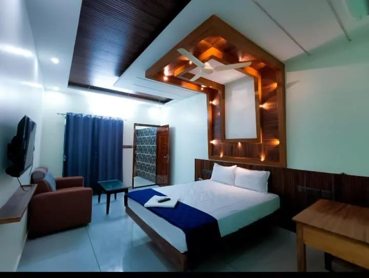 Deluxe Double Room with Balcony and Sea View in Ocean Queen Palace Poovar