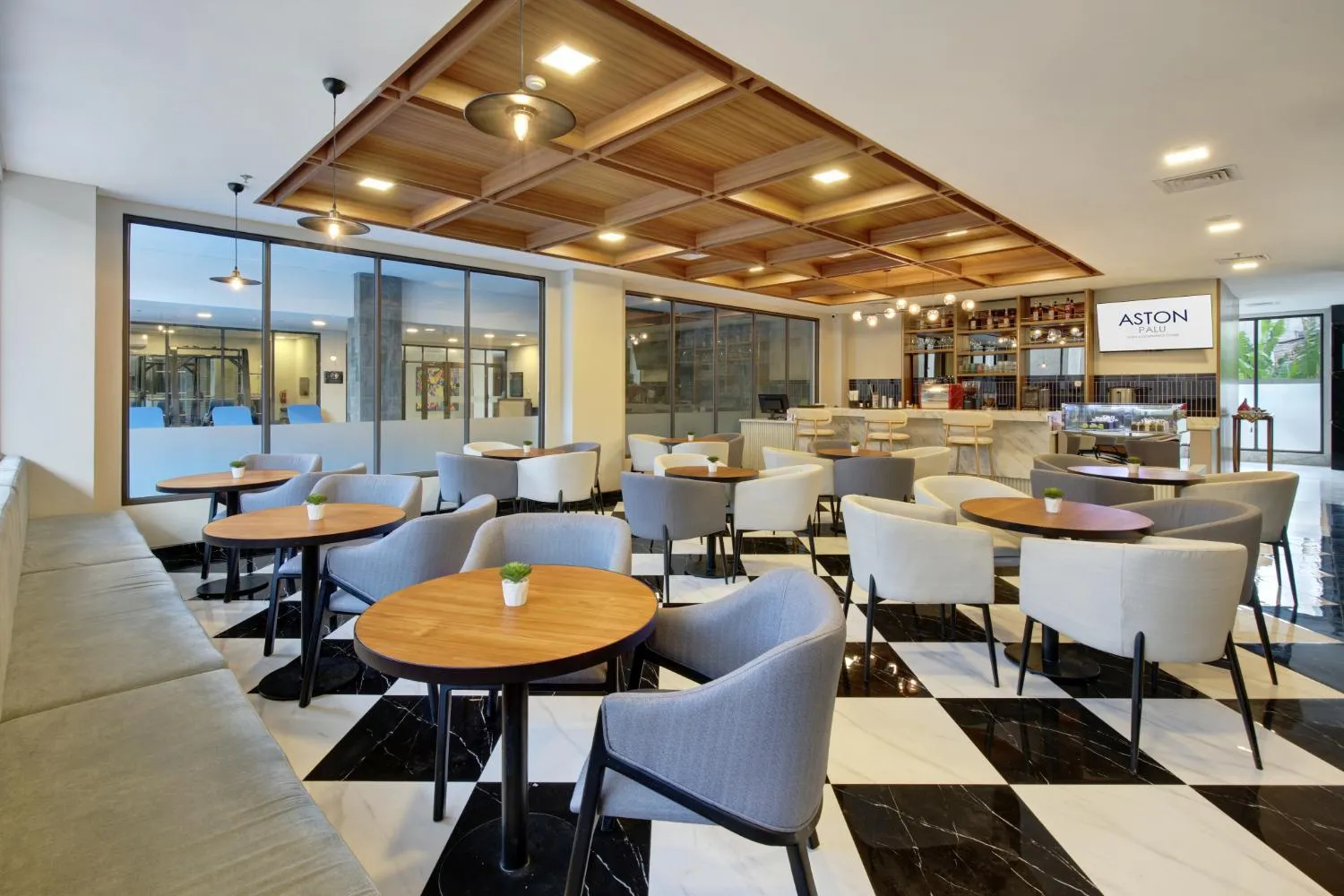 Lounge or bar in Aston Palu Hotel & Conference Center