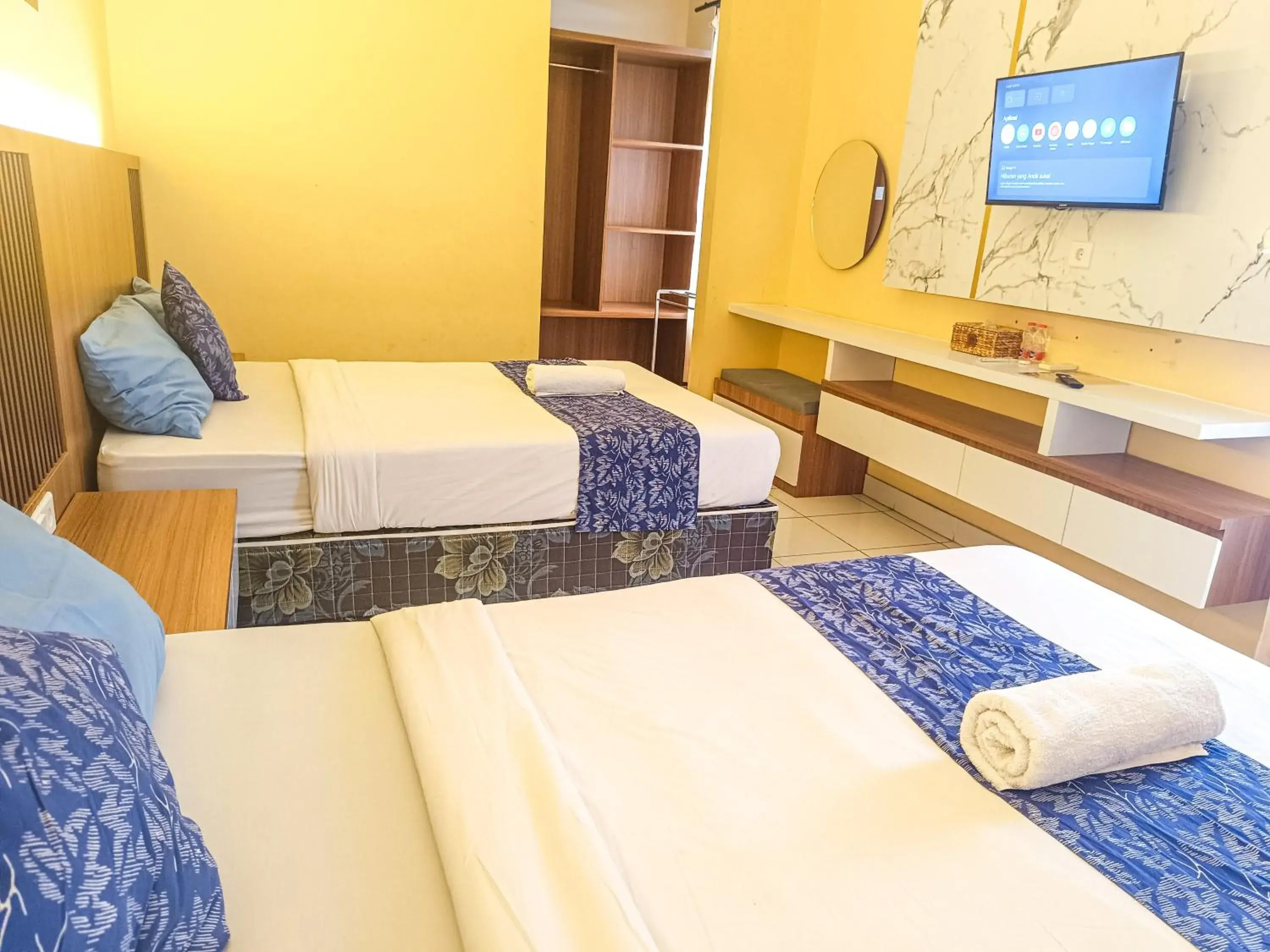 Deluxe Twin Room in Miraa Guest House & Resto Deluxe Twin Room in Miraa Guest House & Resto