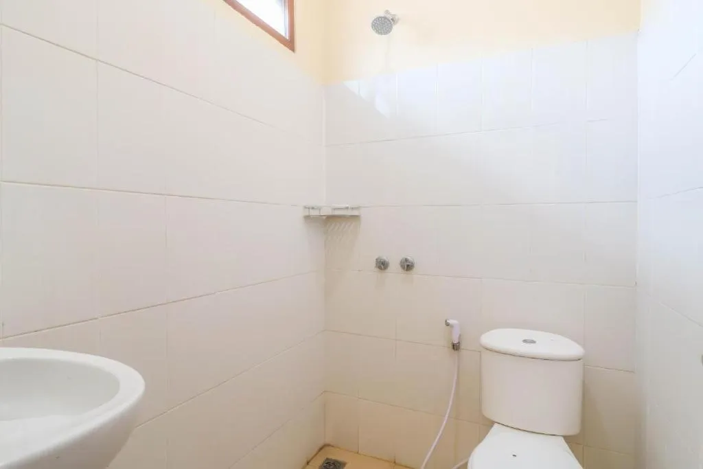 Bathroom in Miraa Guest House & Resto