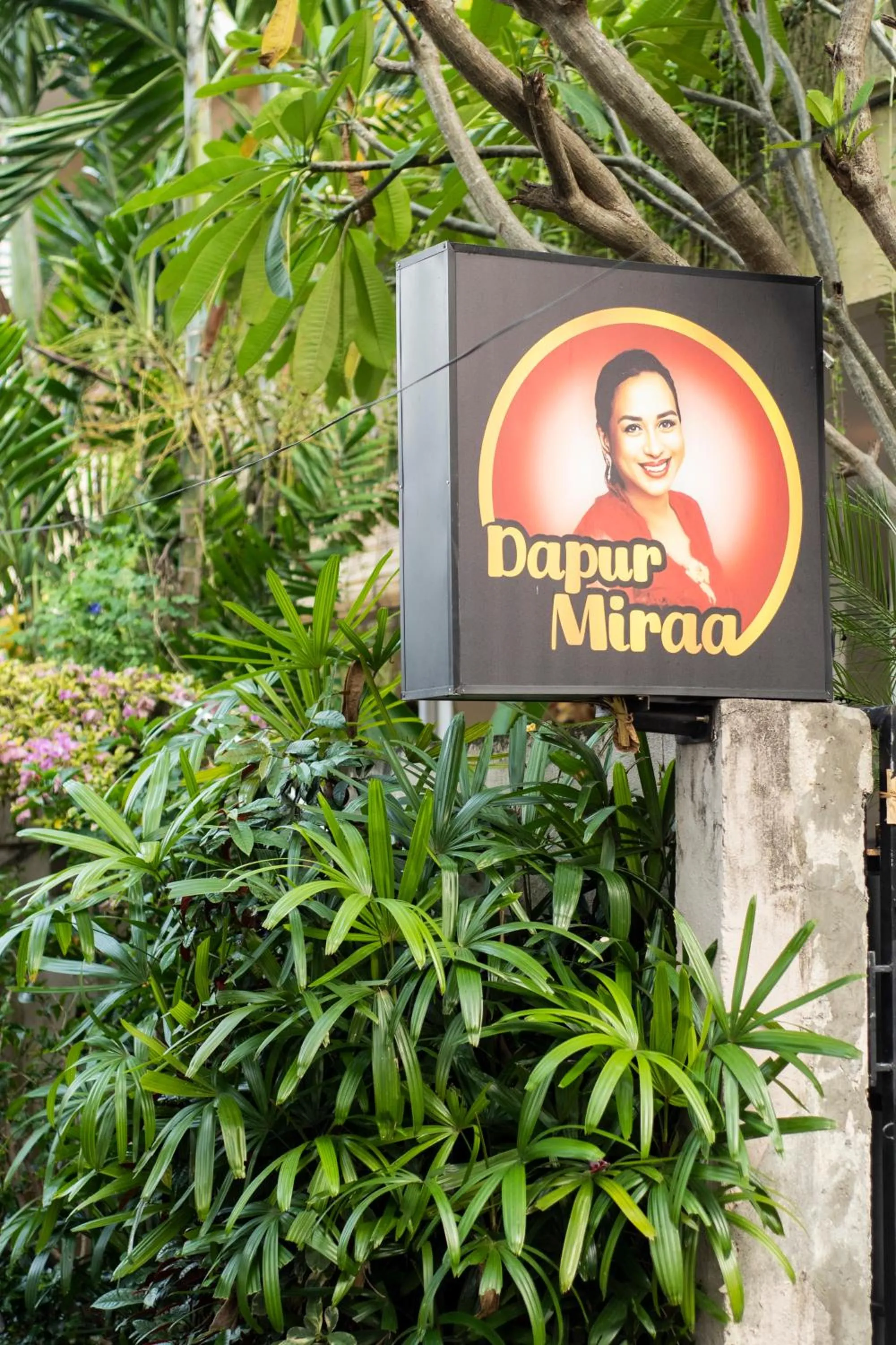 Restaurant/places to eat in Miraa Guest House & Resto