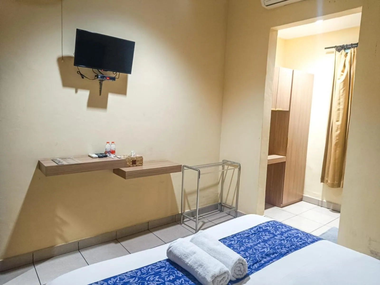 Bedroom, Bed in Miraa Guest House & Resto