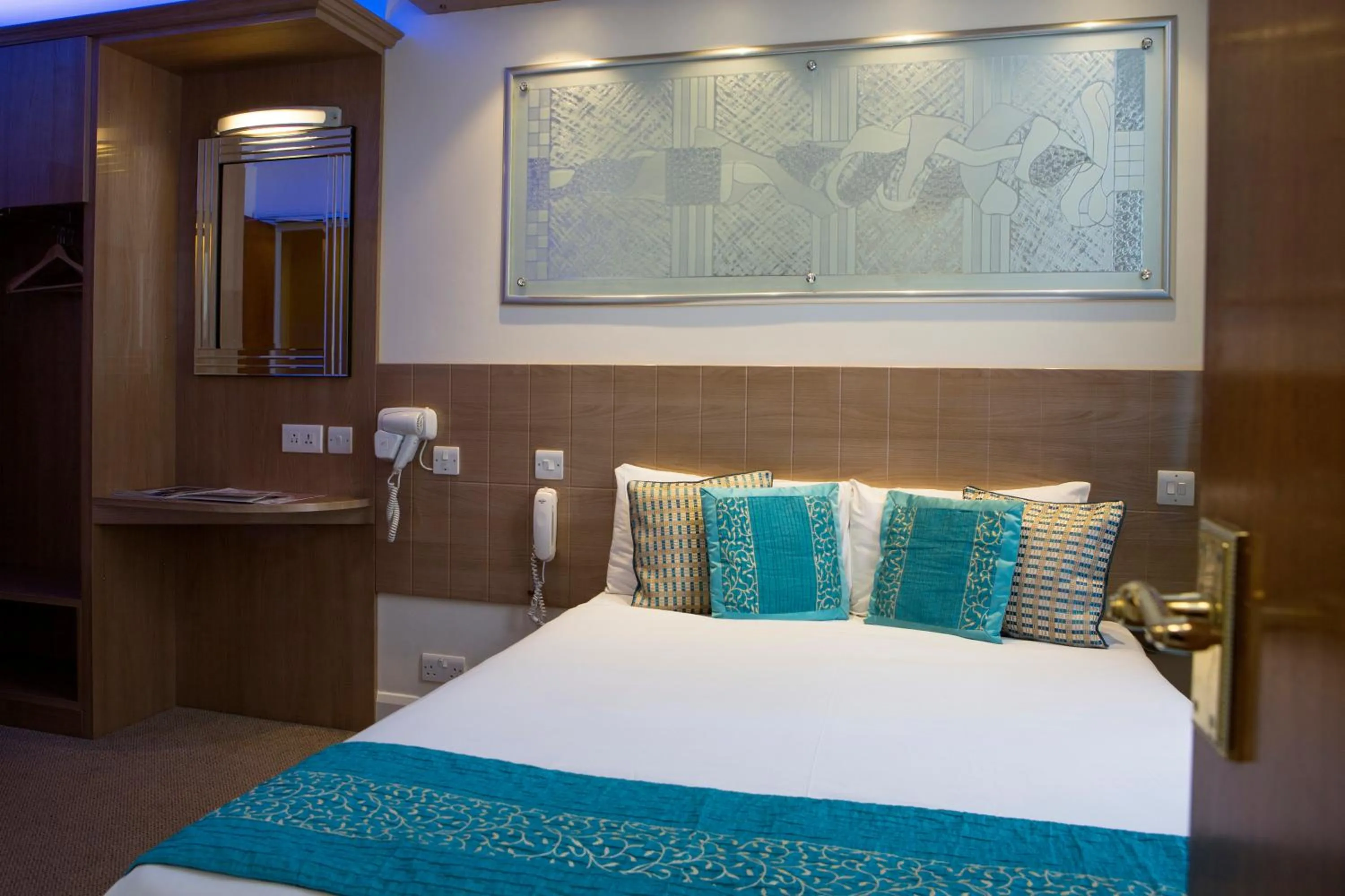 Bed in Westpoint Hotel