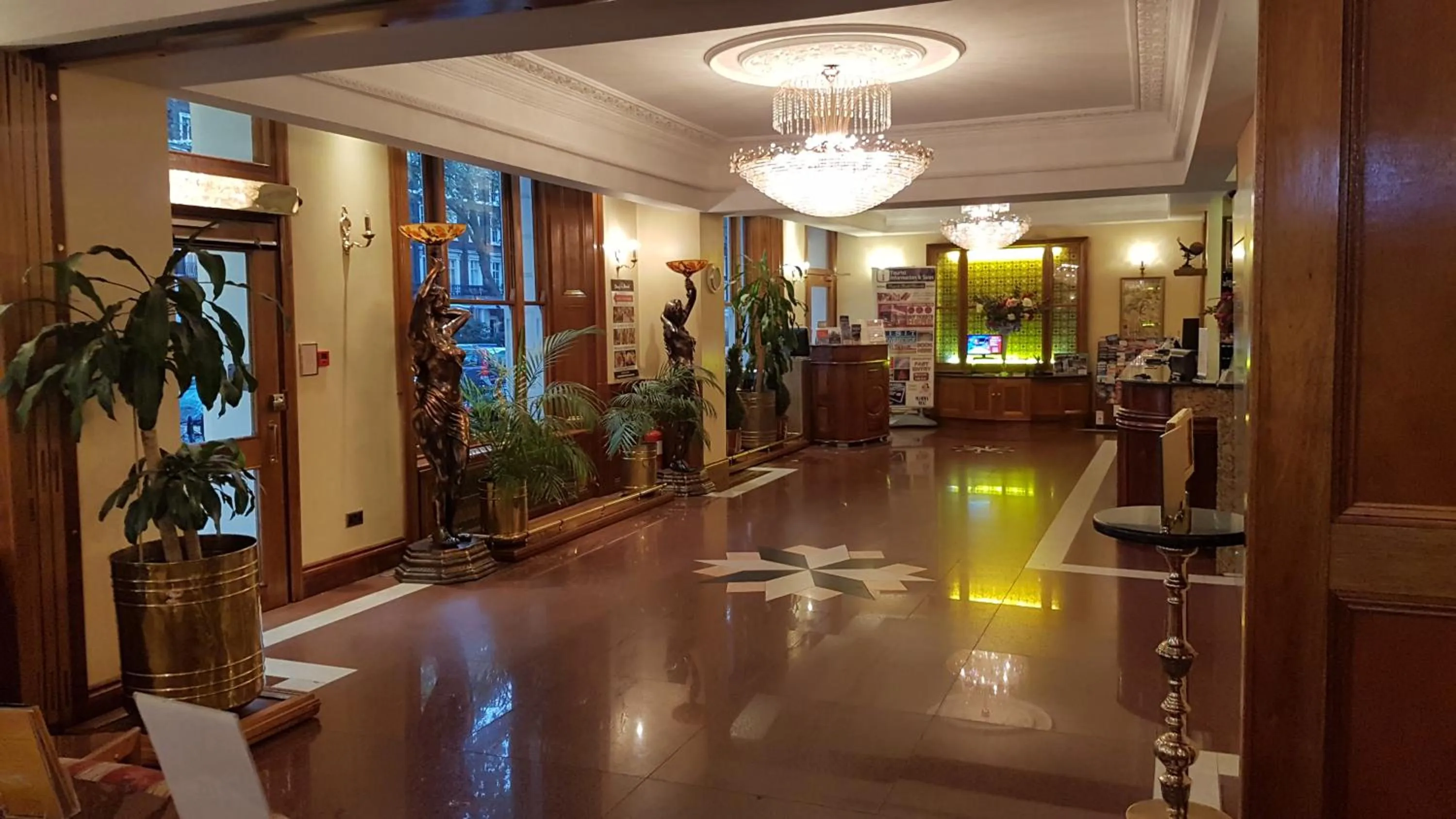 Lounge or bar in Westpoint Hotel