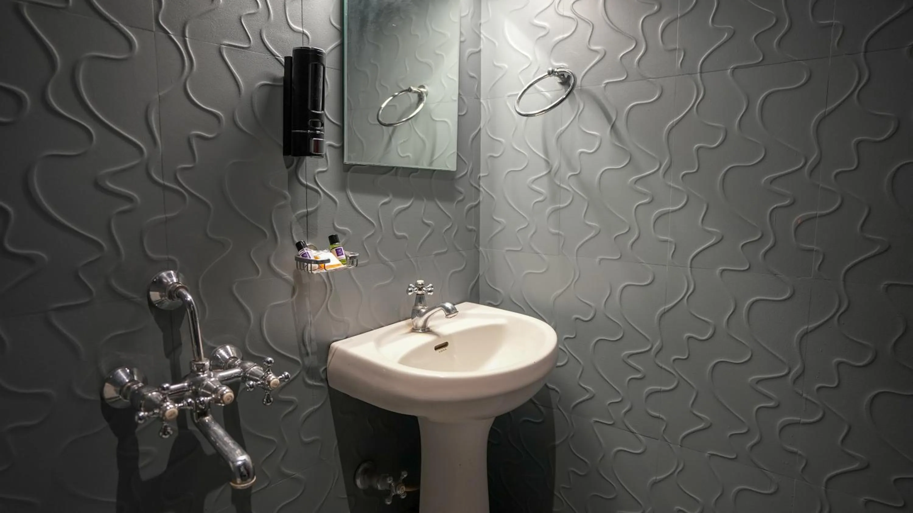 Bathroom in Sortby Stays, Vagator