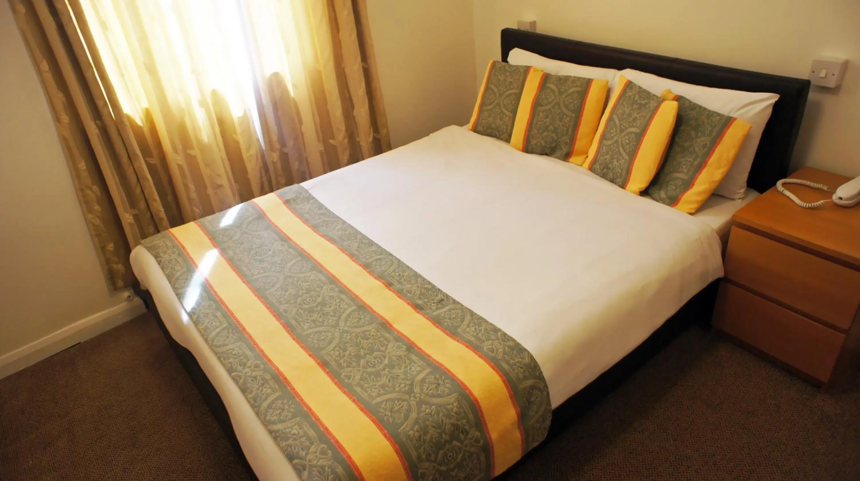 Photo of the whole room, Bed in Abbey Court Hotel - Hyde Park