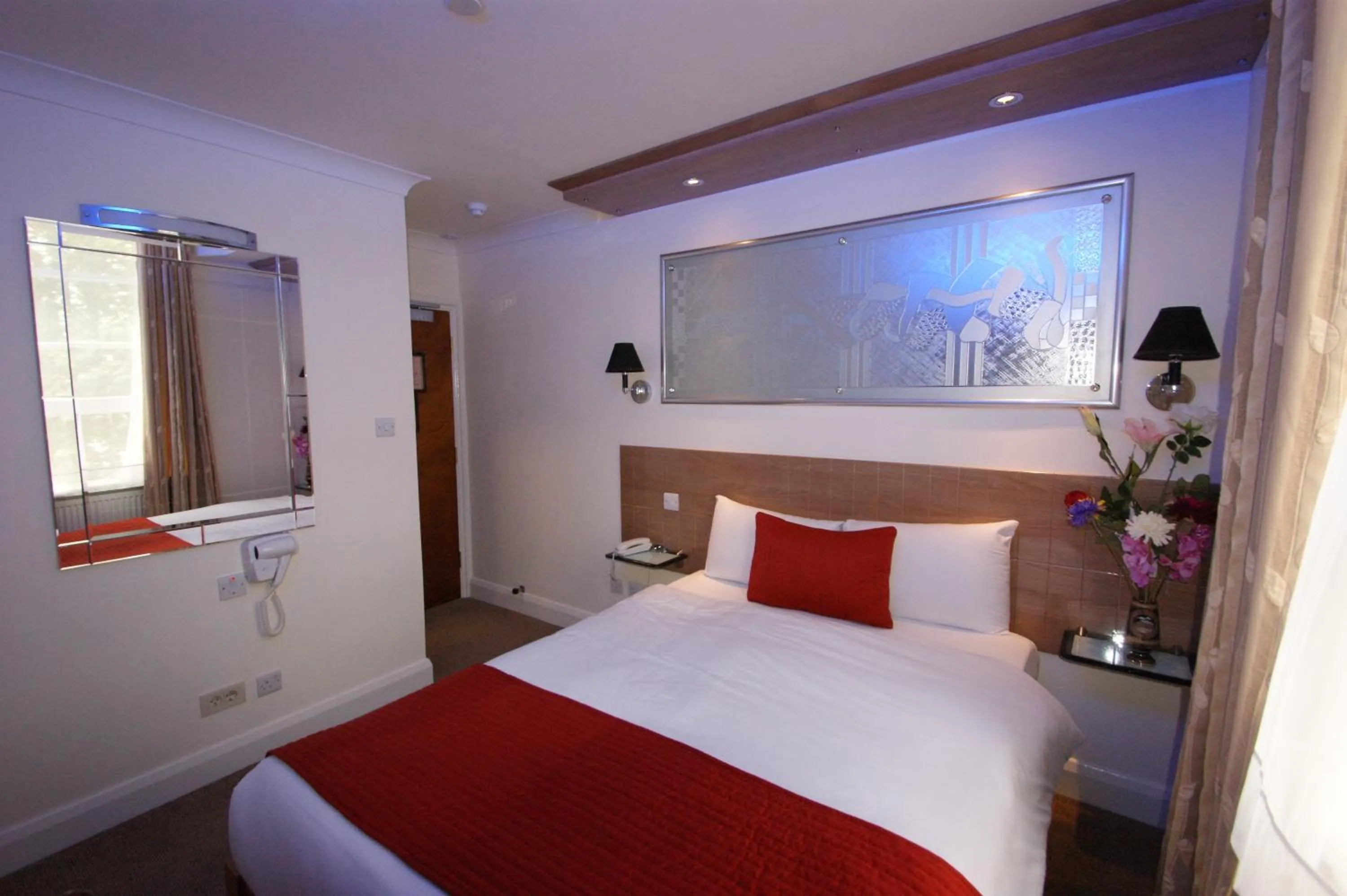 Photo of the whole room, Bed in Abbey Court Hotel - Hyde Park