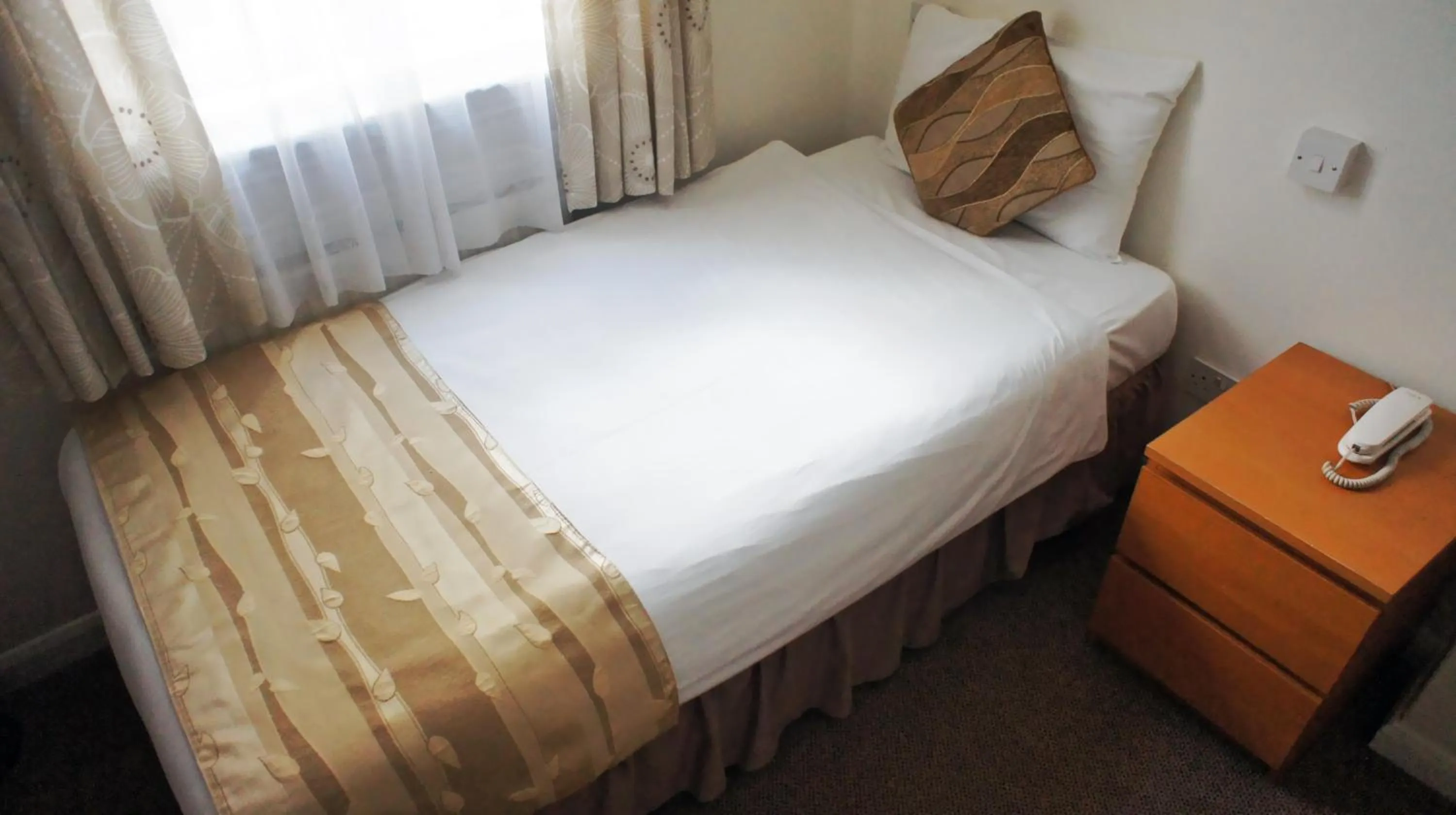 Bed in Abbey Court Hotel - Hyde Park