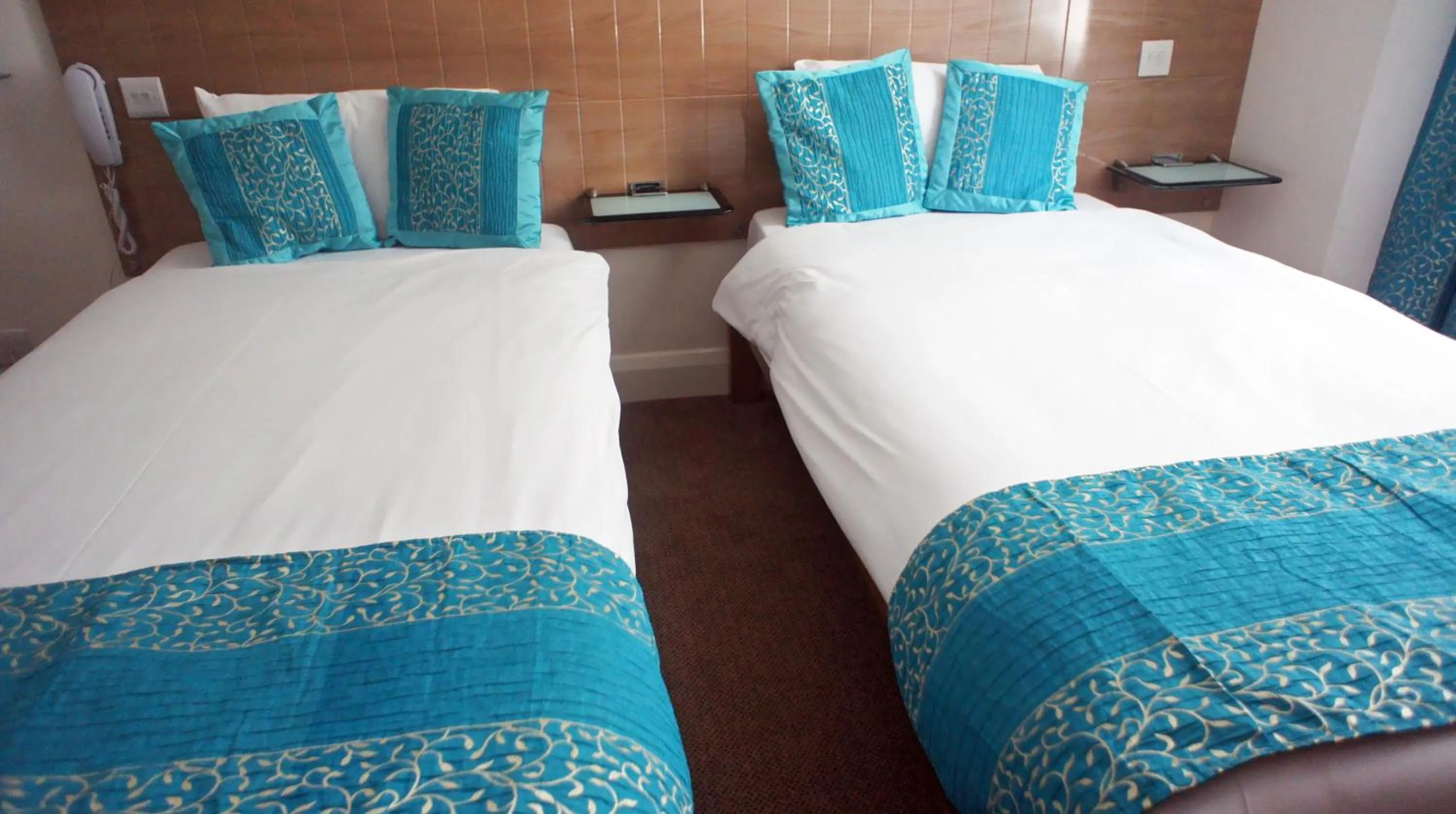 Bed in Abbey Court Hotel - Hyde Park